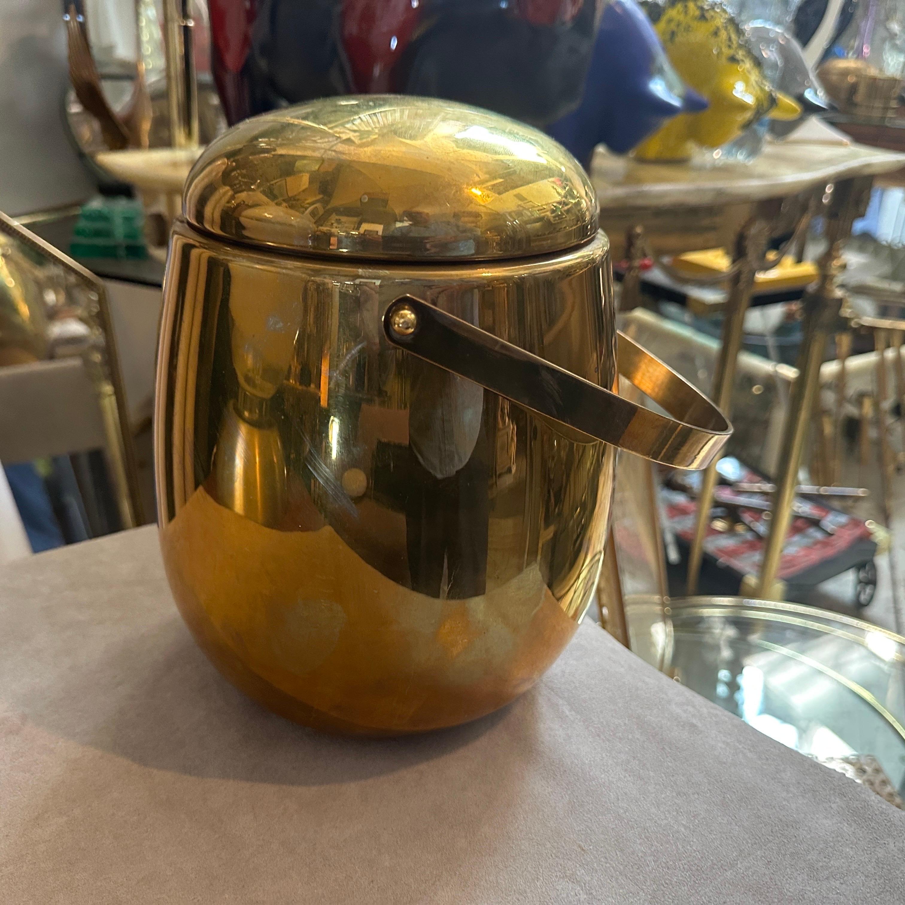 Cubitera italiana de latón macizo moderna de mediados de siglo de 1960 Moderno de mediados de siglo en venta