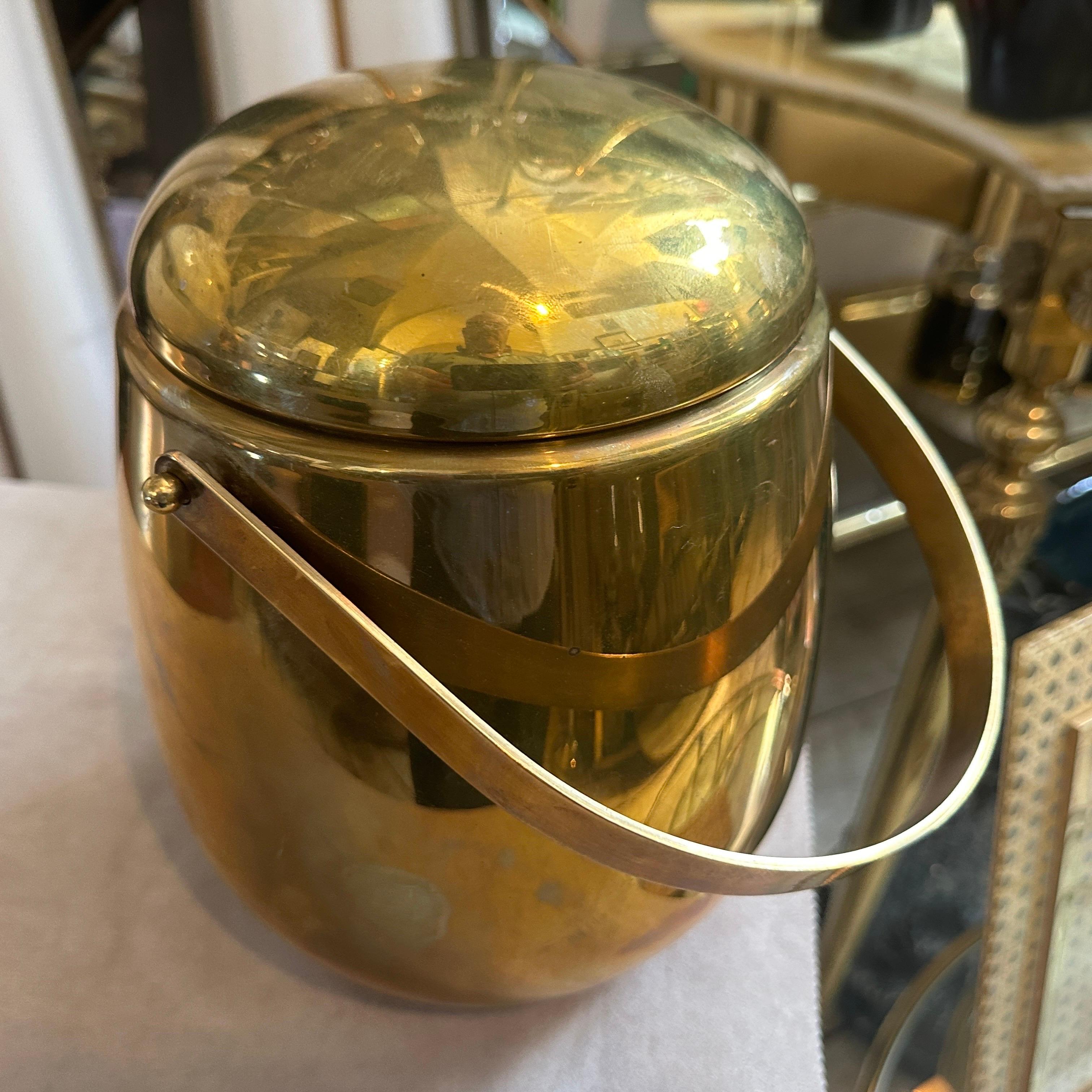 Cubitera italiana de latón macizo moderna de mediados de siglo de 1960 Italiano en venta