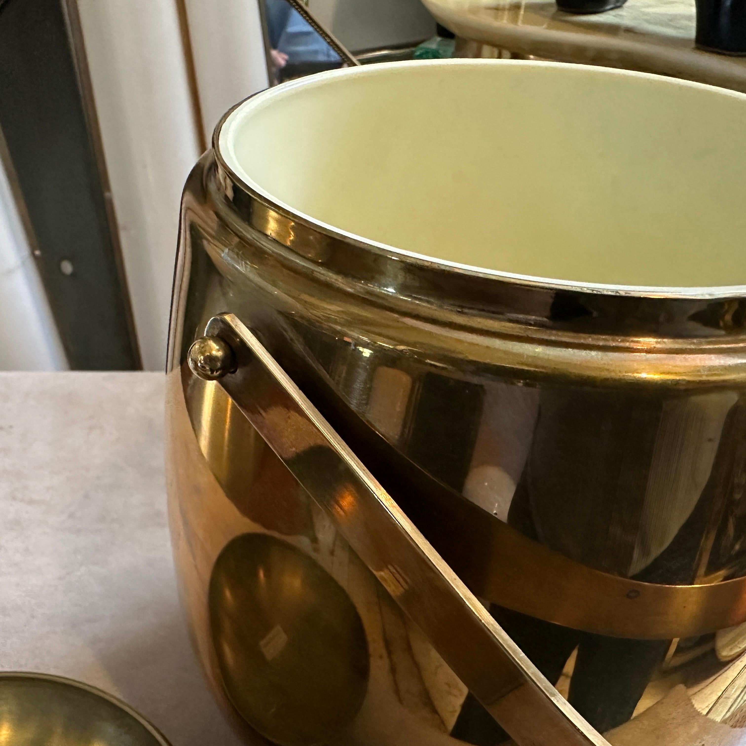 Cubitera italiana de latón macizo moderna de mediados de siglo de 1960 en venta 1