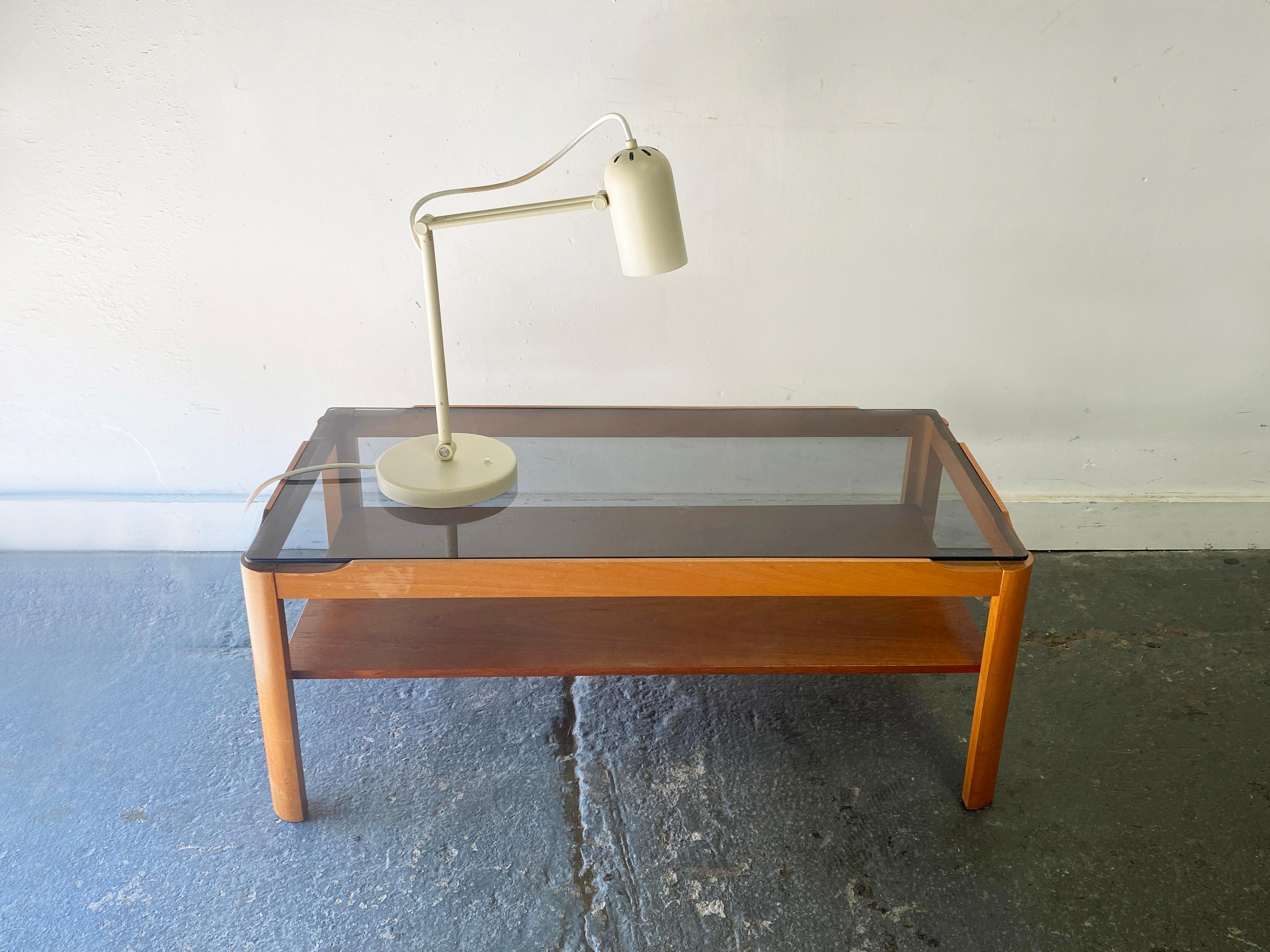 Mid-Century moderno Tavolino da caffè in teak massiccio del 1960 di Myers in vendita
