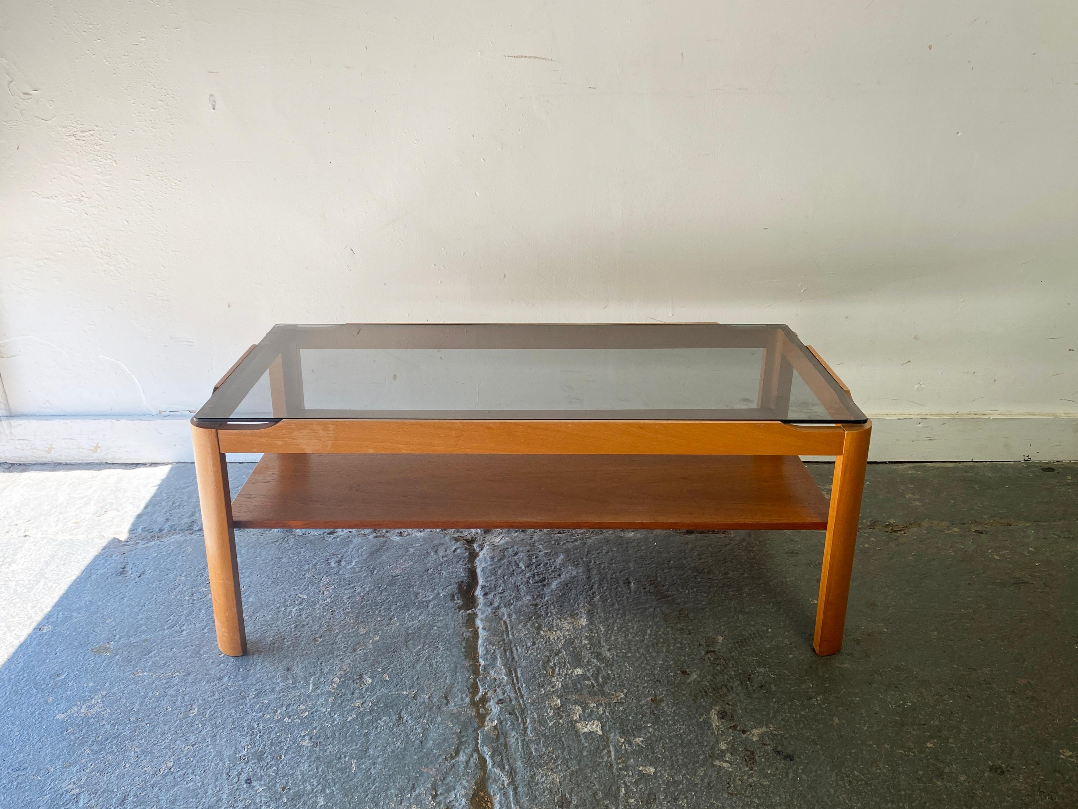 Britannico Tavolino da caffè in teak massiccio del 1960 di Myers in vendita