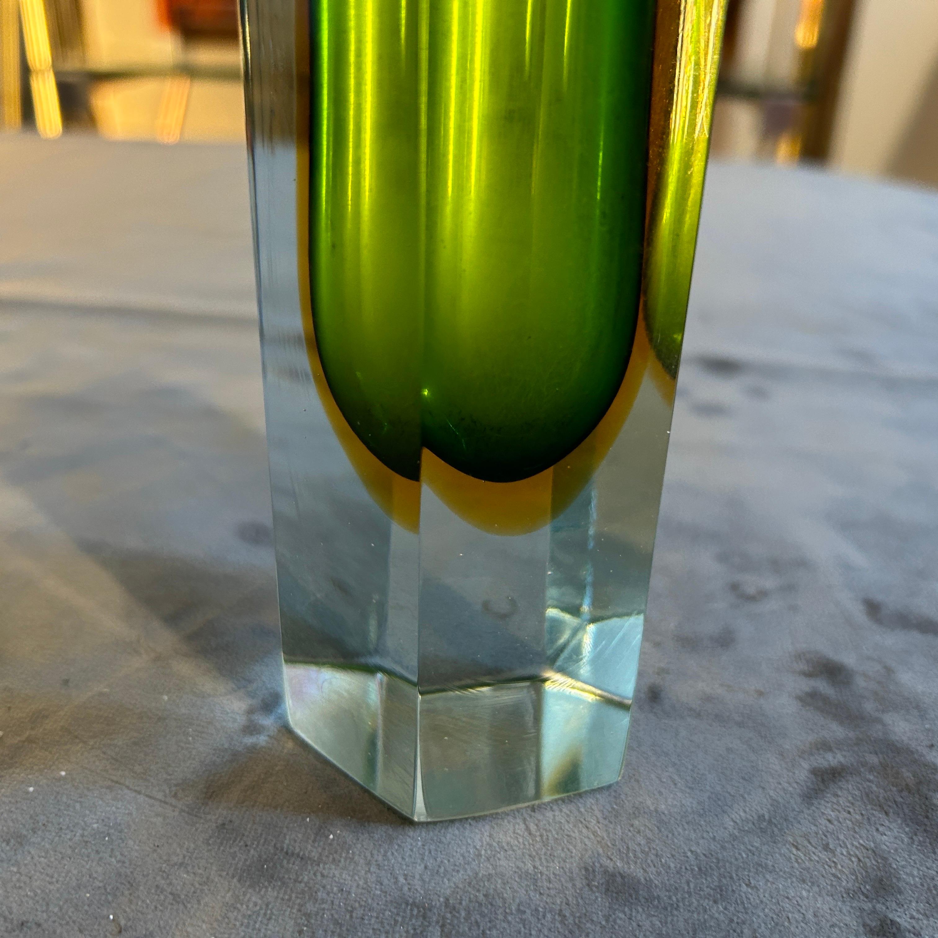 1960s Mid-Century Modern Sommerso Murano Glass Hexagonal Vase by Mandruzzato In Good Condition For Sale In Aci Castello, IT