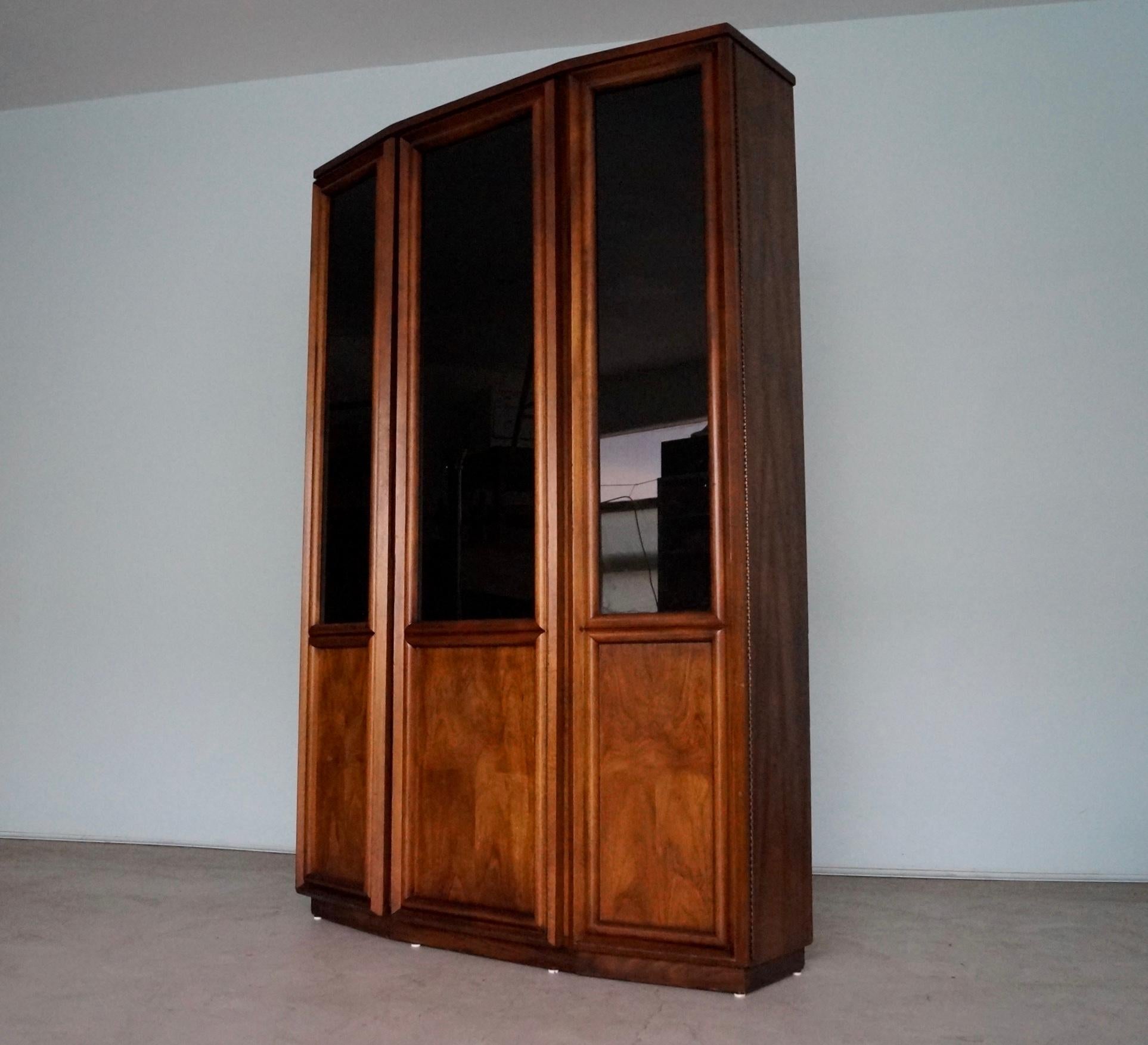 American 1960's Mid-Century Modern Stanley China Display Cabinet Vitrine For Sale