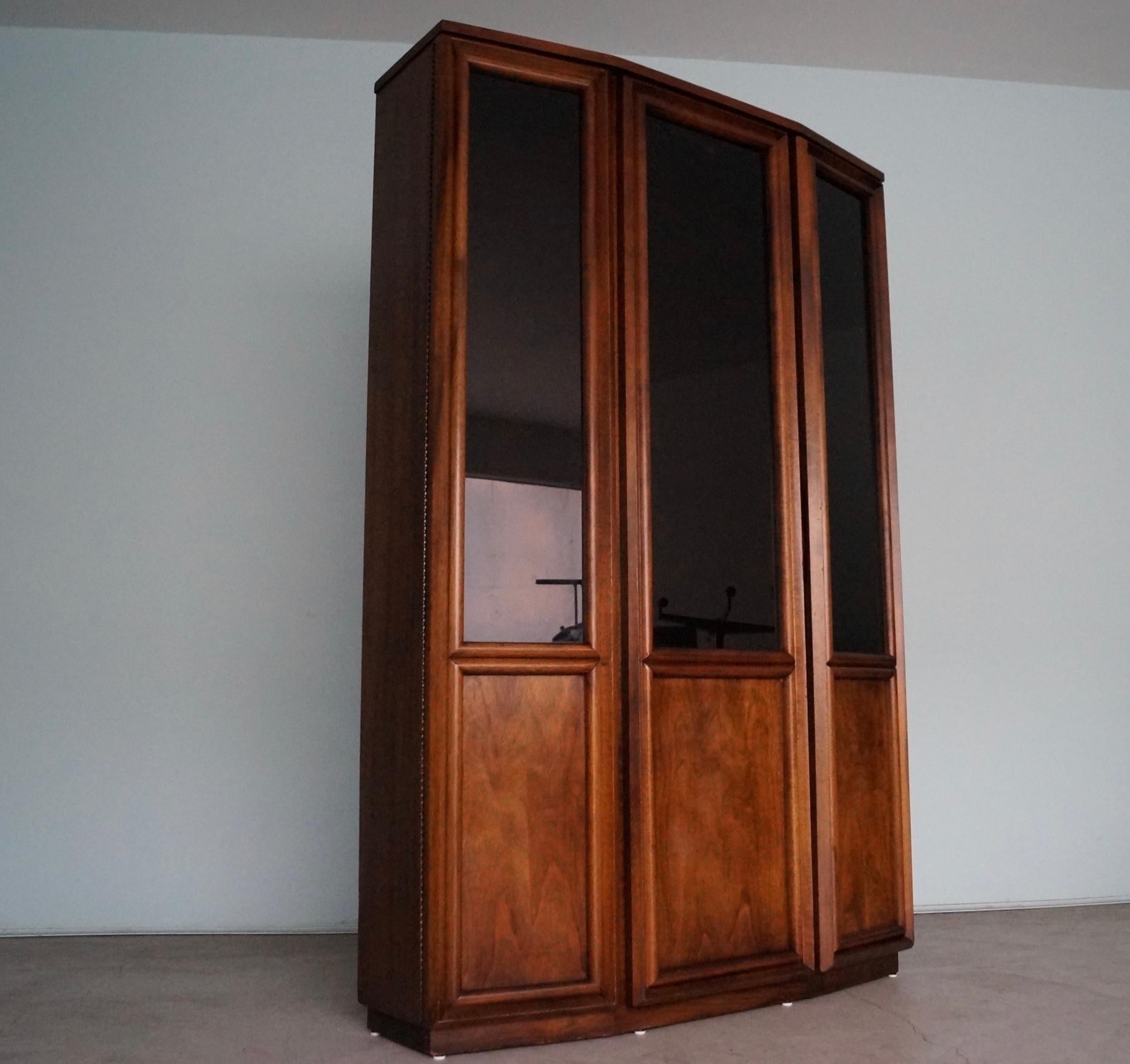 Verre Vitrine Stanley China Display Cabinet moderne du milieu du siècle dernier des années 1960 en vente