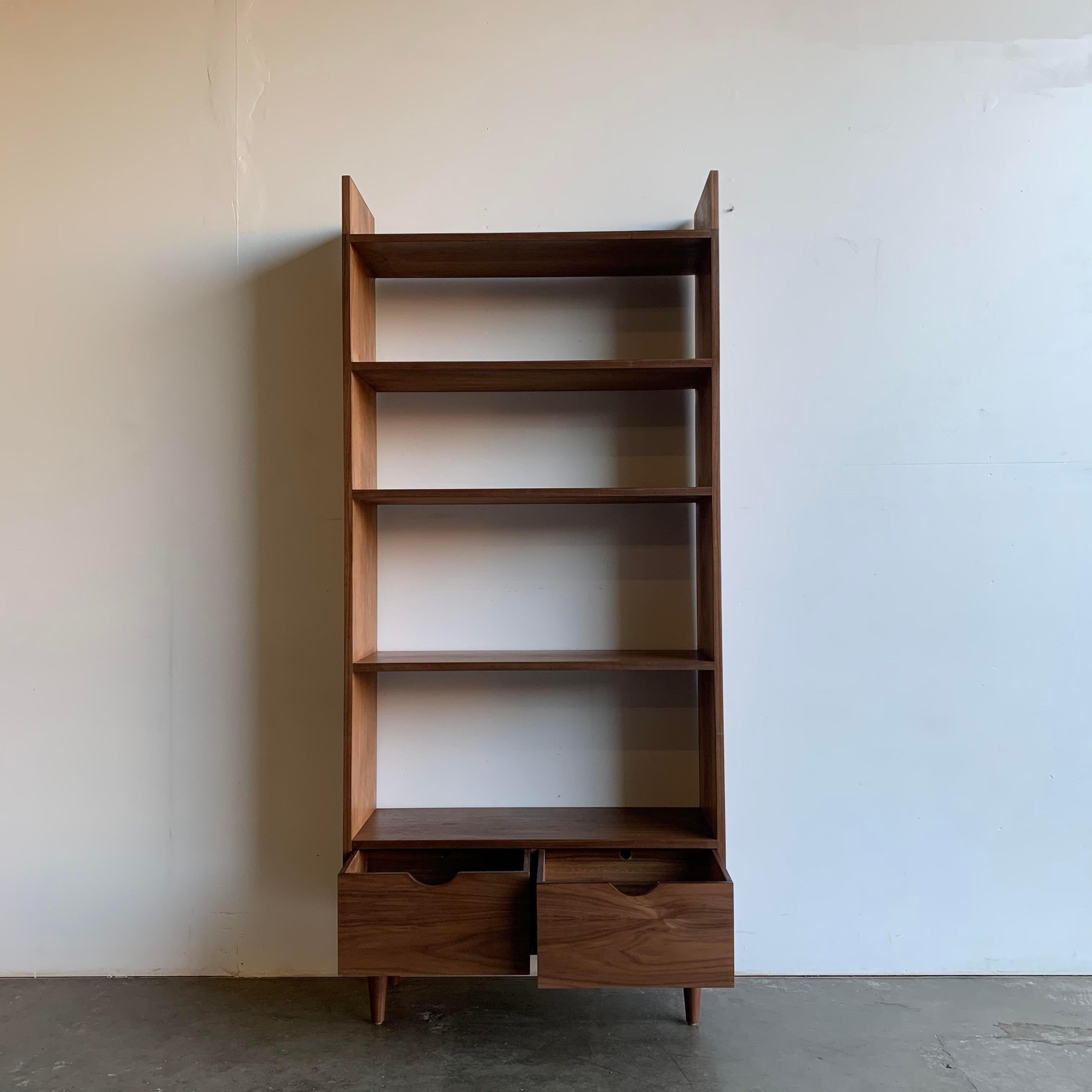 1960s Mid-Century Modern Style Walnut Bookcase In Excellent Condition For Sale In Los Angeles, CA