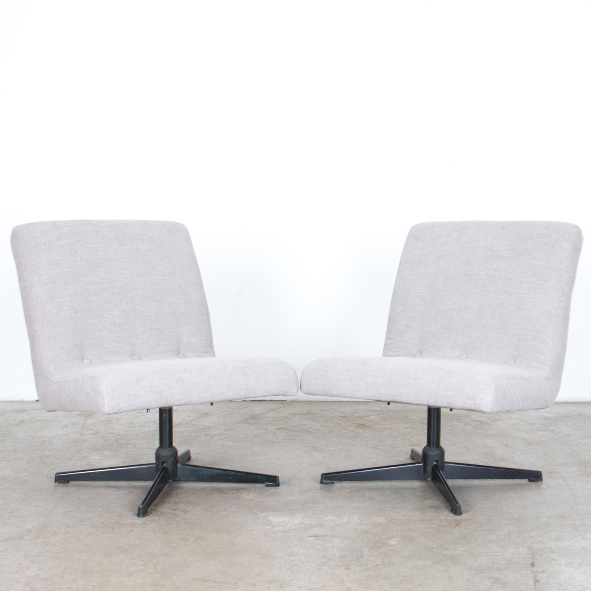 1960s Mid-Century Modern Swivel Chairs, a Pair In Good Condition In High Point, NC