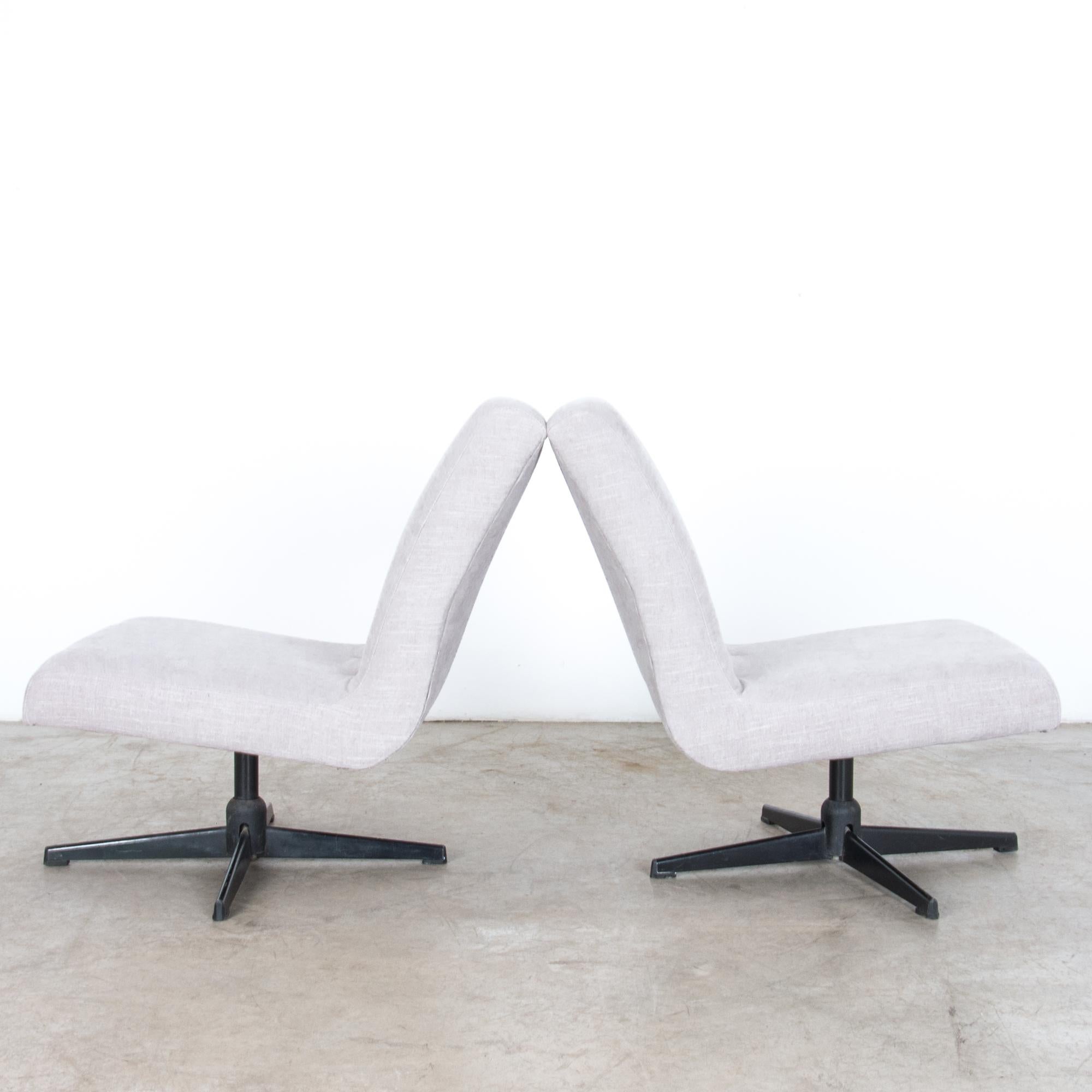 Mid-20th Century 1960s Mid-Century Modern Swivel Chairs, a Pair