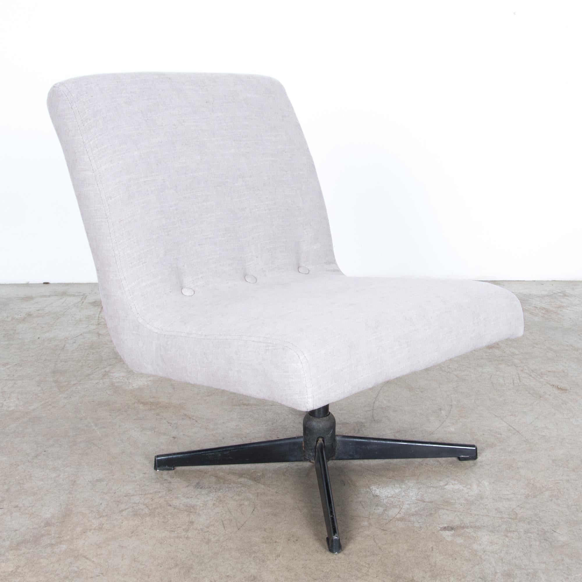 1960s Mid-Century Modern Swivel Chairs, a Pair 3