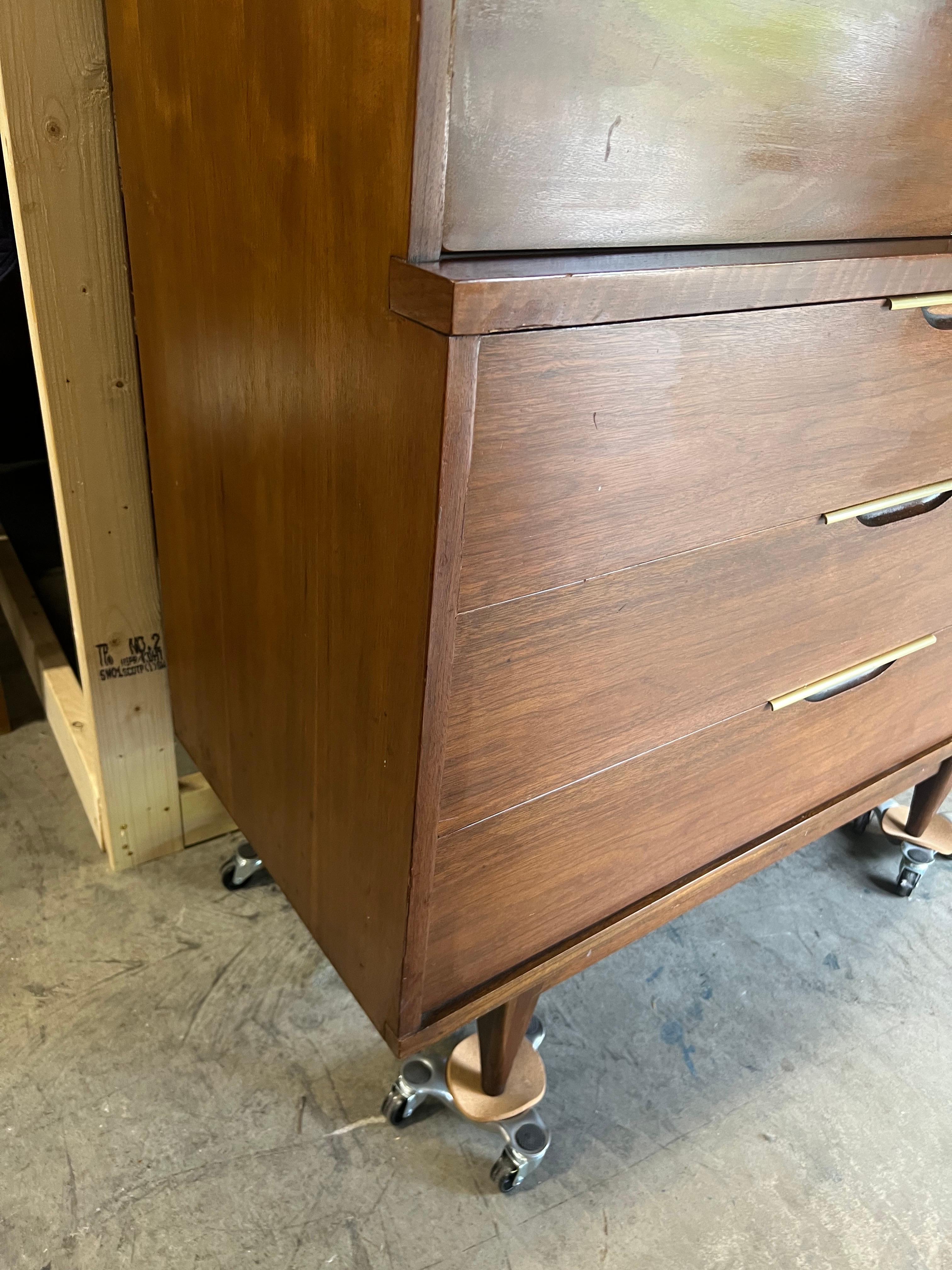 1960er Jahre Mid-Century Modern Tableau Highboy Dresser von Kent Coffey im Angebot 8