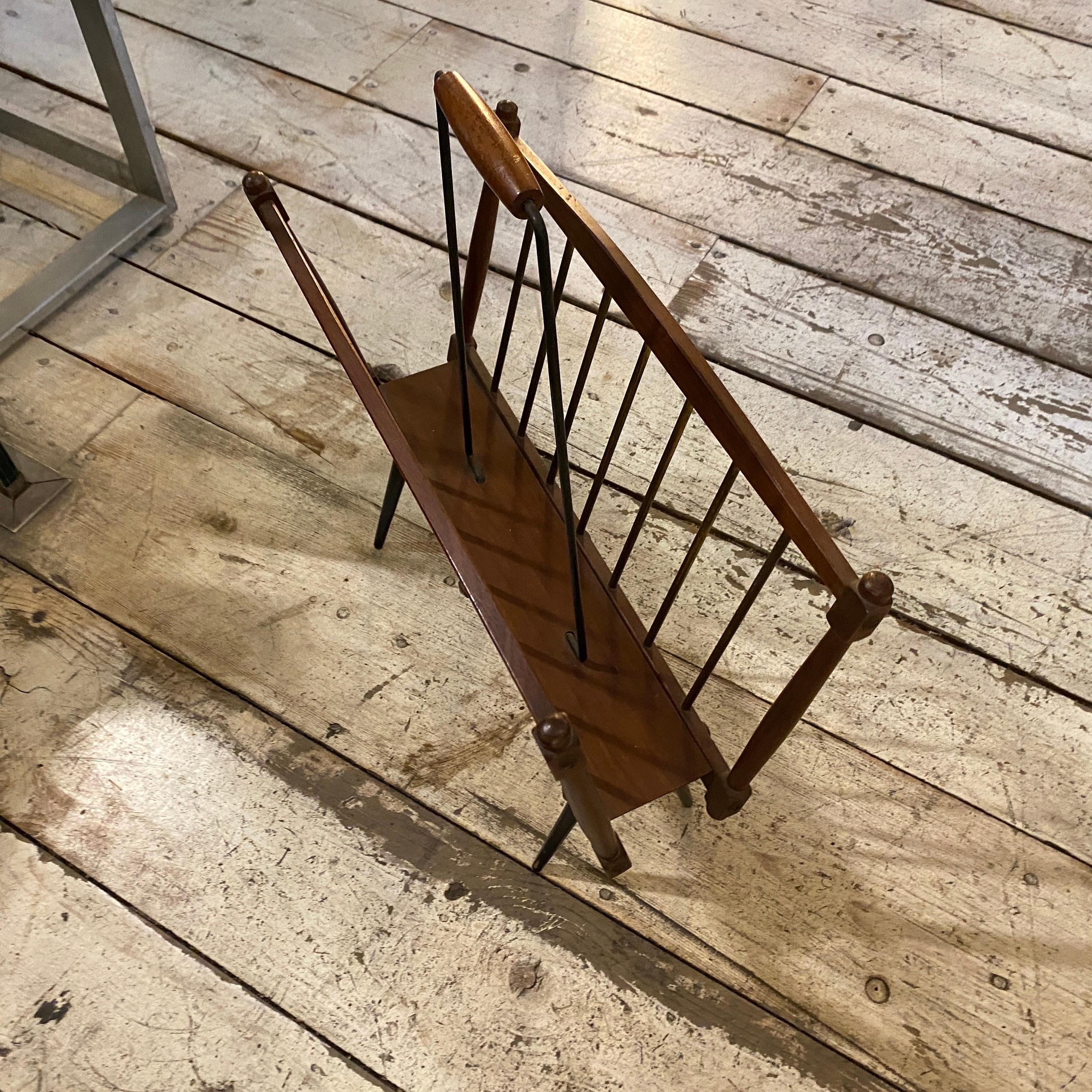 1960s Mid-Century Modern Teak and Black Painted Iron Italian Magazine Stand In Good Condition For Sale In Aci Castello, IT