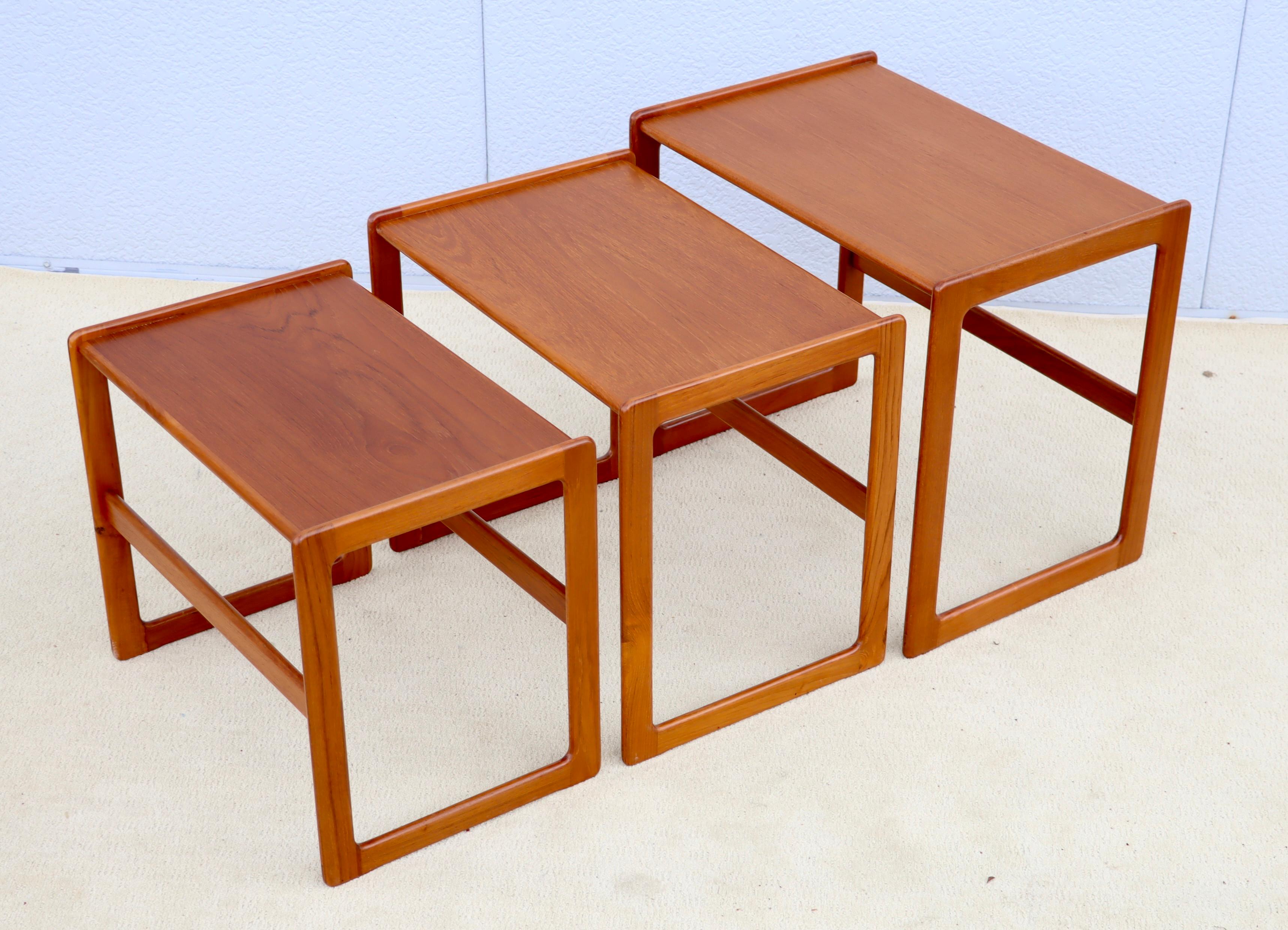 1960's Mid-Century Modern Teak Danish Nesting Tables In Good Condition For Sale In New York, NY
