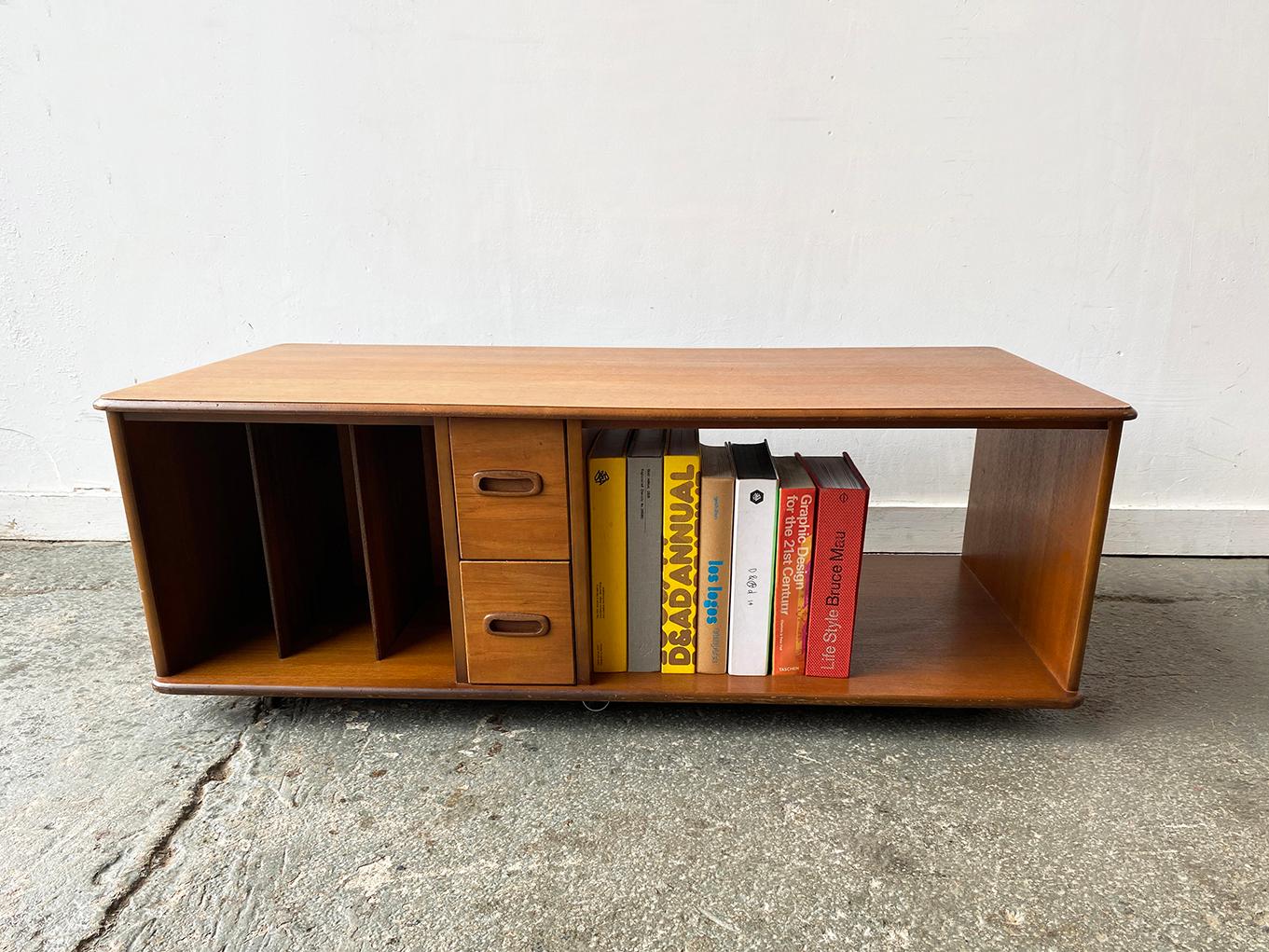1960’s Mid-Century Modern TV unit by Meredrew For Sale 1
