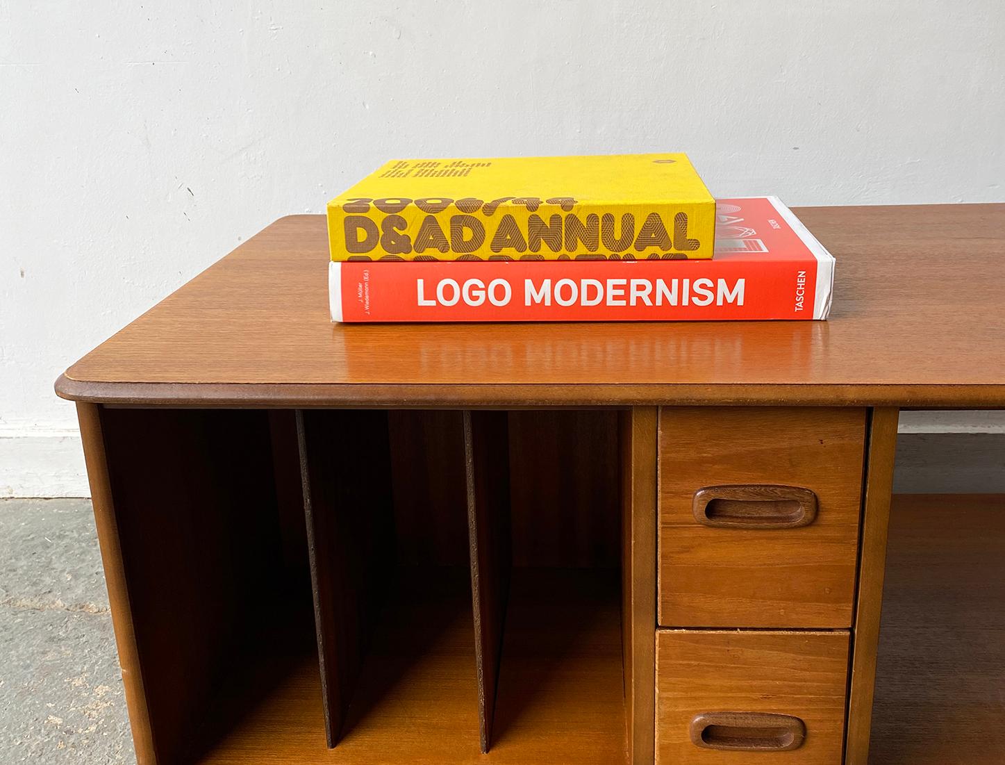 1960’s Mid-Century Modern TV unit by Meredrew For Sale 2