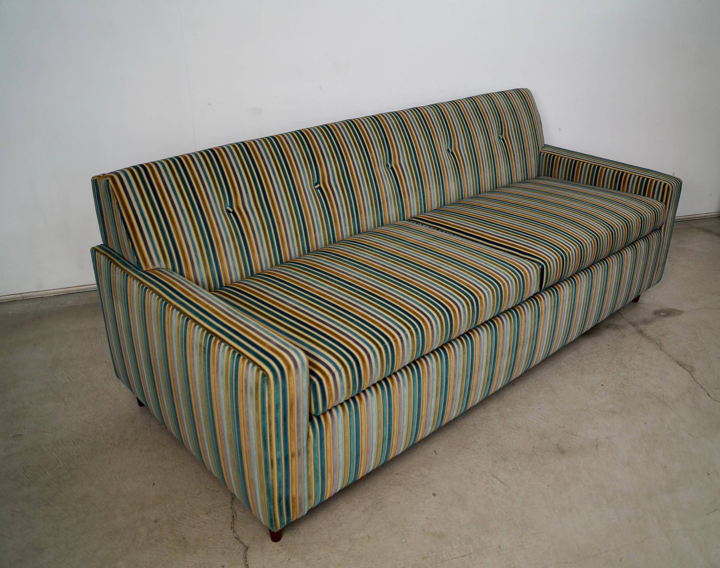 Divano Queen in velluto di metà secolo moderno degli anni '60  Letto in vendita 4