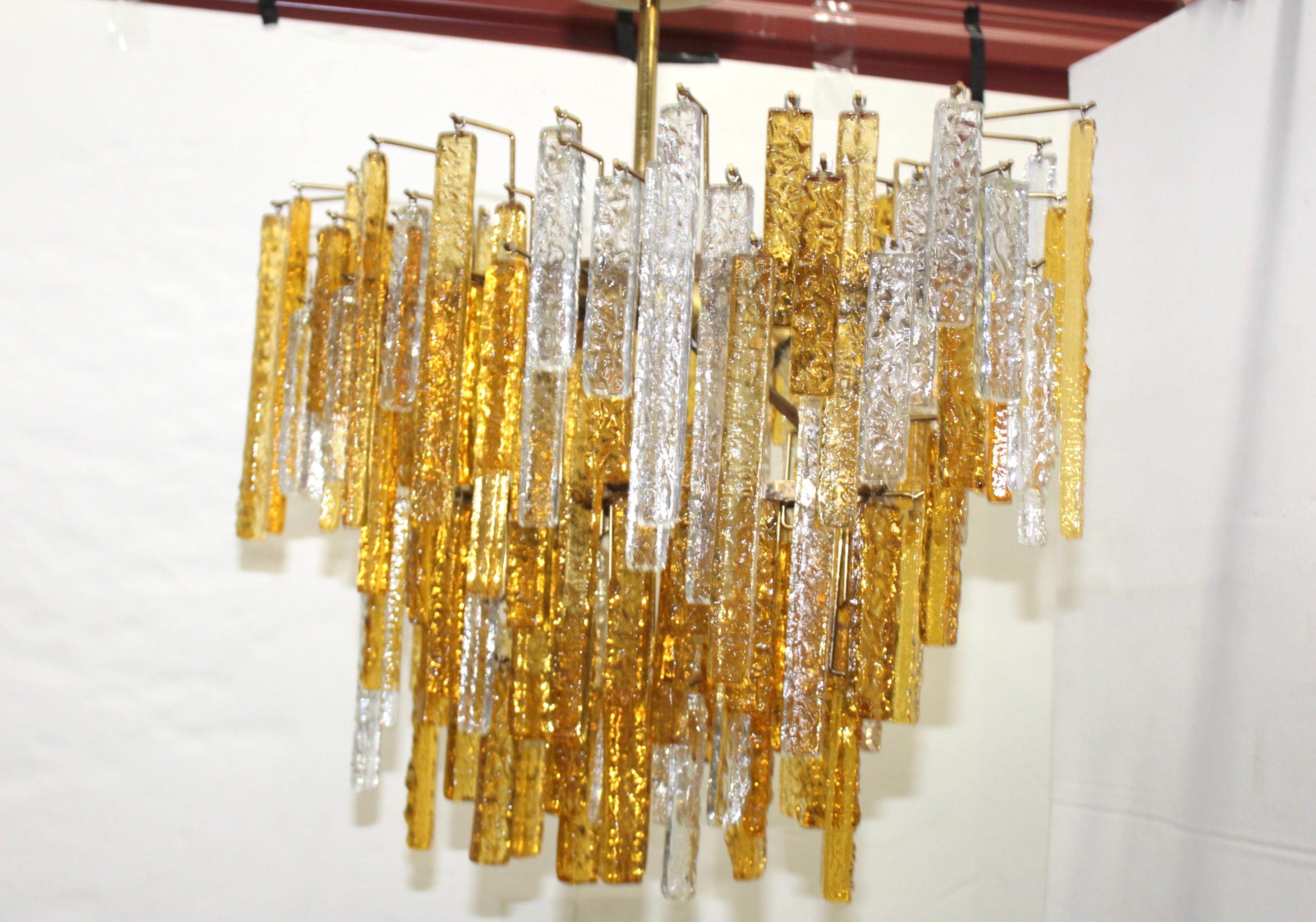 1960s Mid-Century Modern Venini Glass Oval Chandelier In Good Condition For Sale In New York, NY
