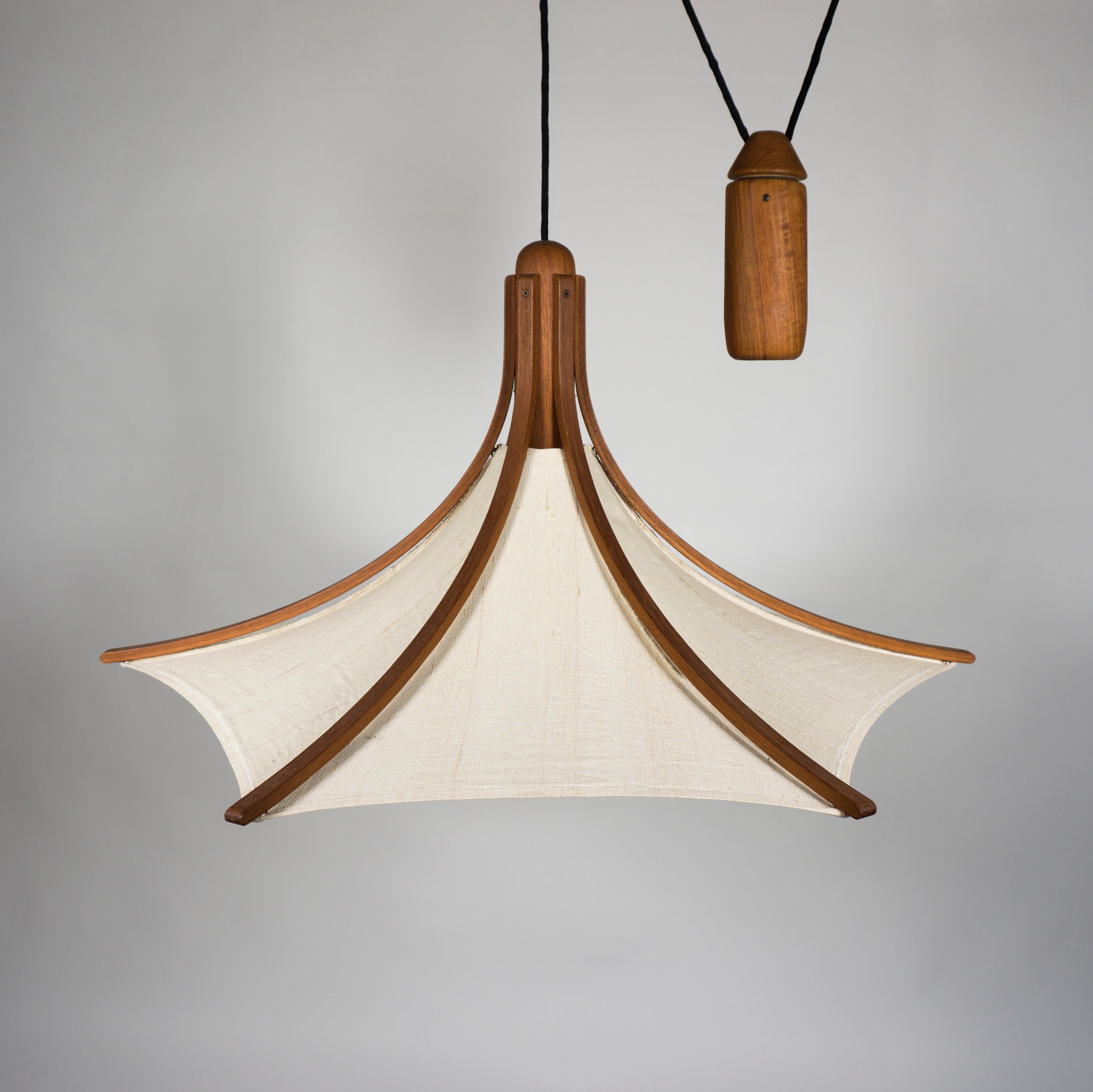 1960s Mid-Century Modern Vintage Domus Teak Linen Counterweight Pendant Lamp In Good Condition In Regensburg, DE