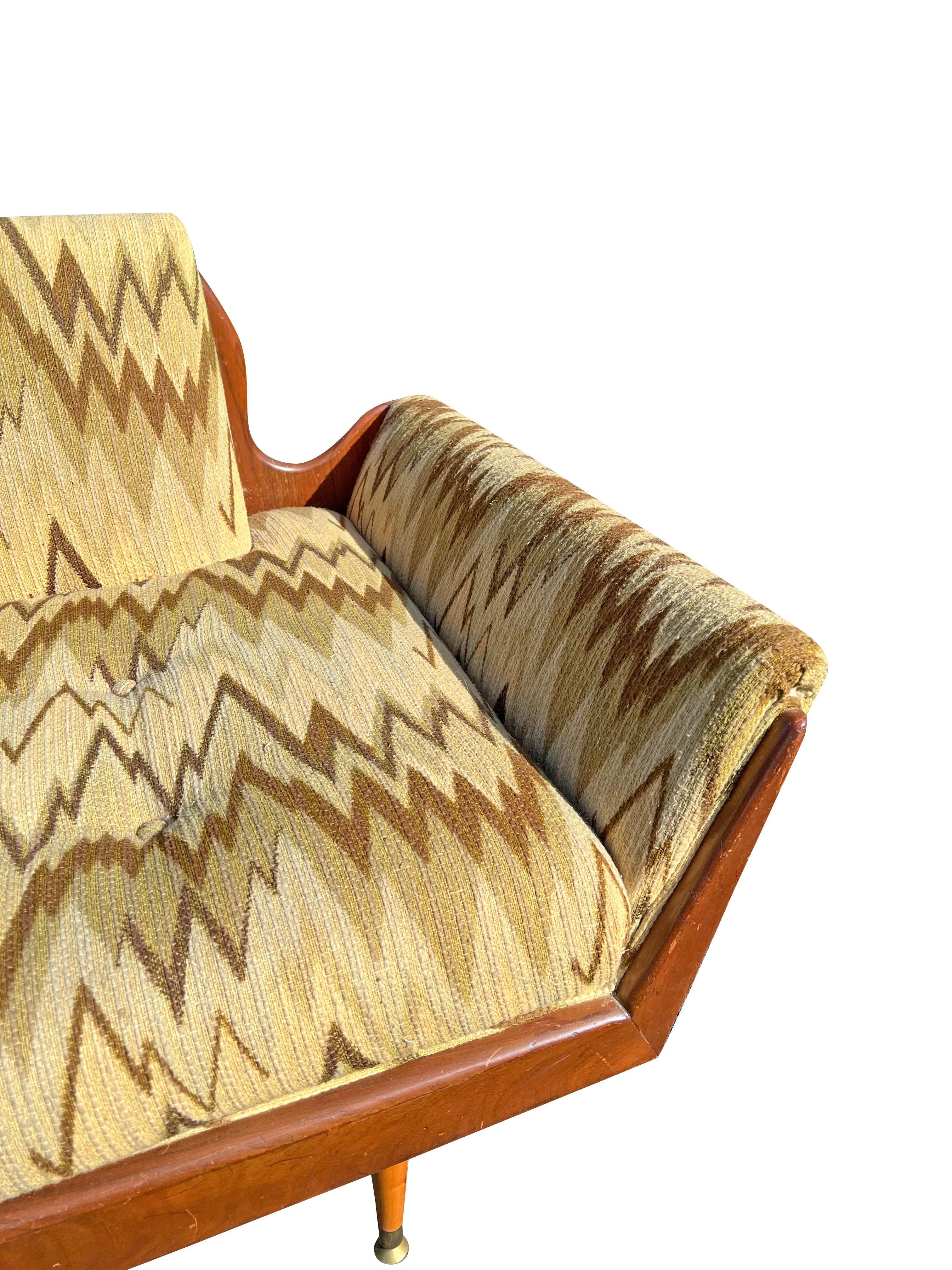 1960s Mid Century Modern Vintage Long Gondola Style Sofa in Blaze Pattern Fabric In Fair Condition In Saddle River, NJ