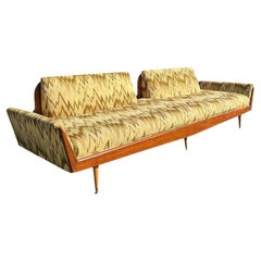 Divano lungo a gondola in stile Mid Century Modern Vintage degli anni '60 con tessuto a fantasia Blaze