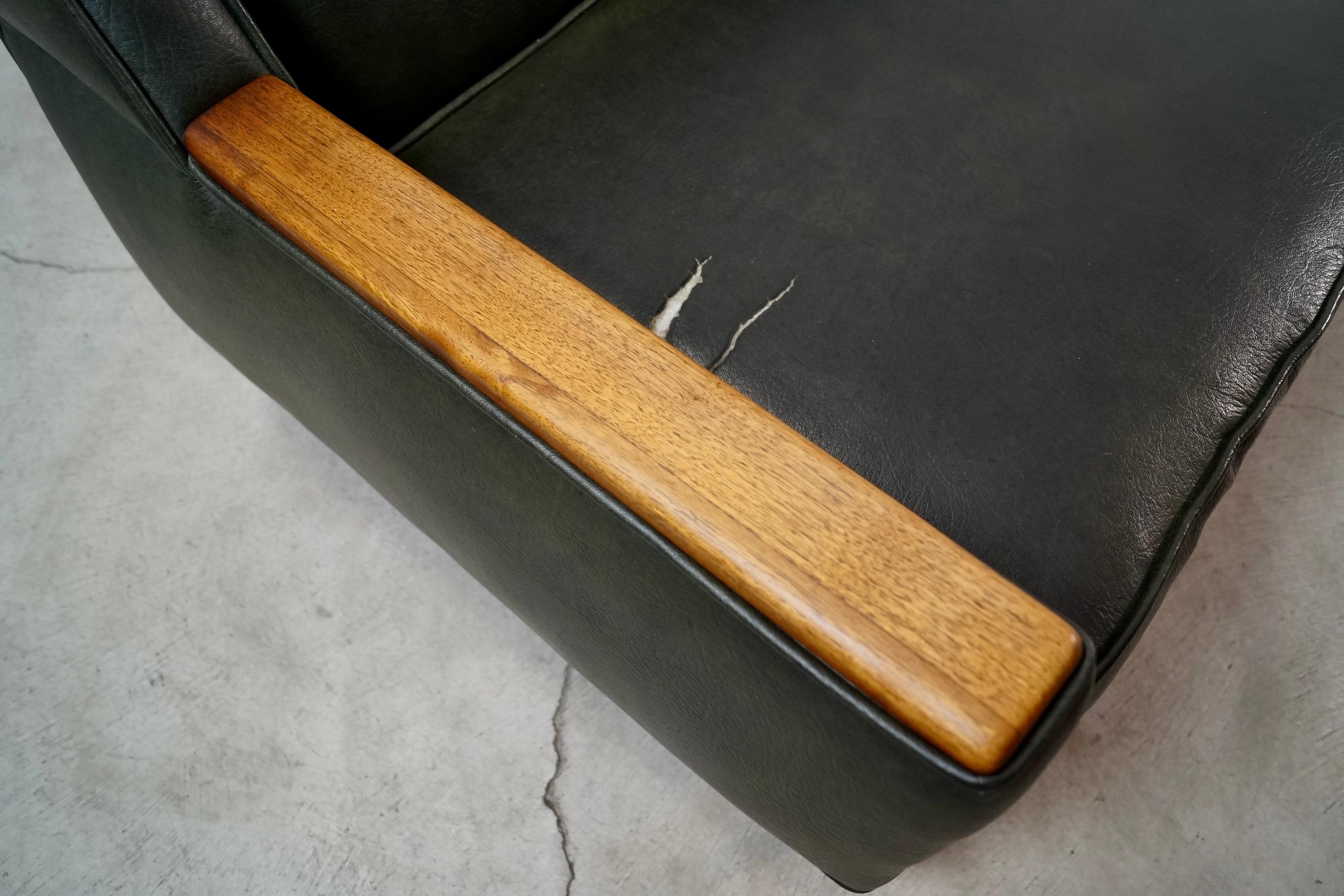 1960's Mid-Century Modern Walnut Arm Sofa im Angebot 8