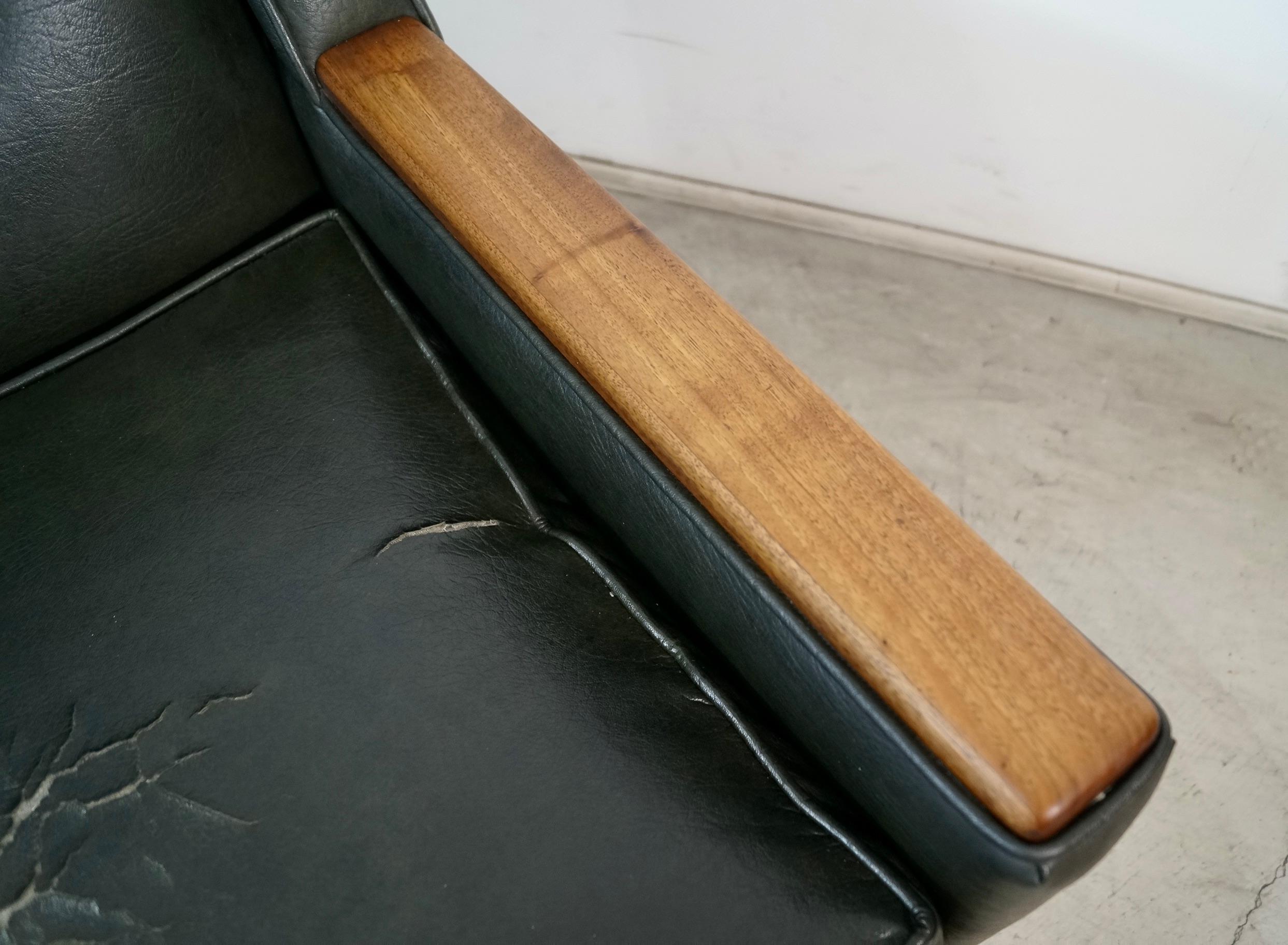 1960's Mid-Century Modern Walnut Arm Sofa im Angebot 9