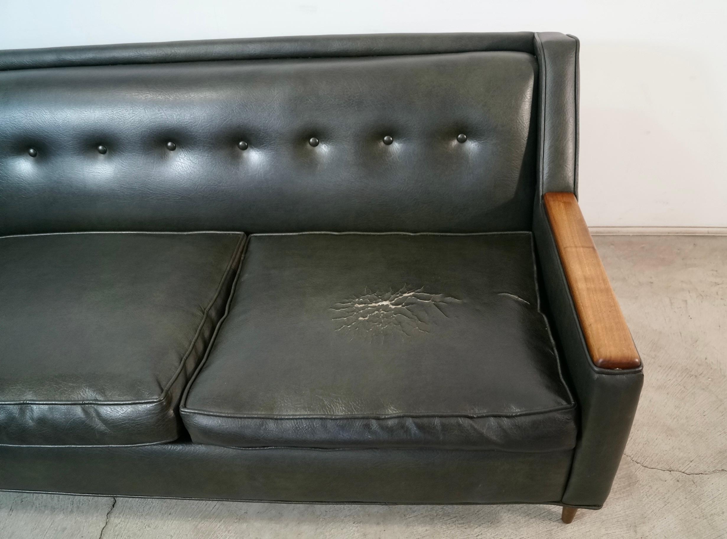 1960's Mid-Century Modern Walnut Arm Sofa im Angebot 12
