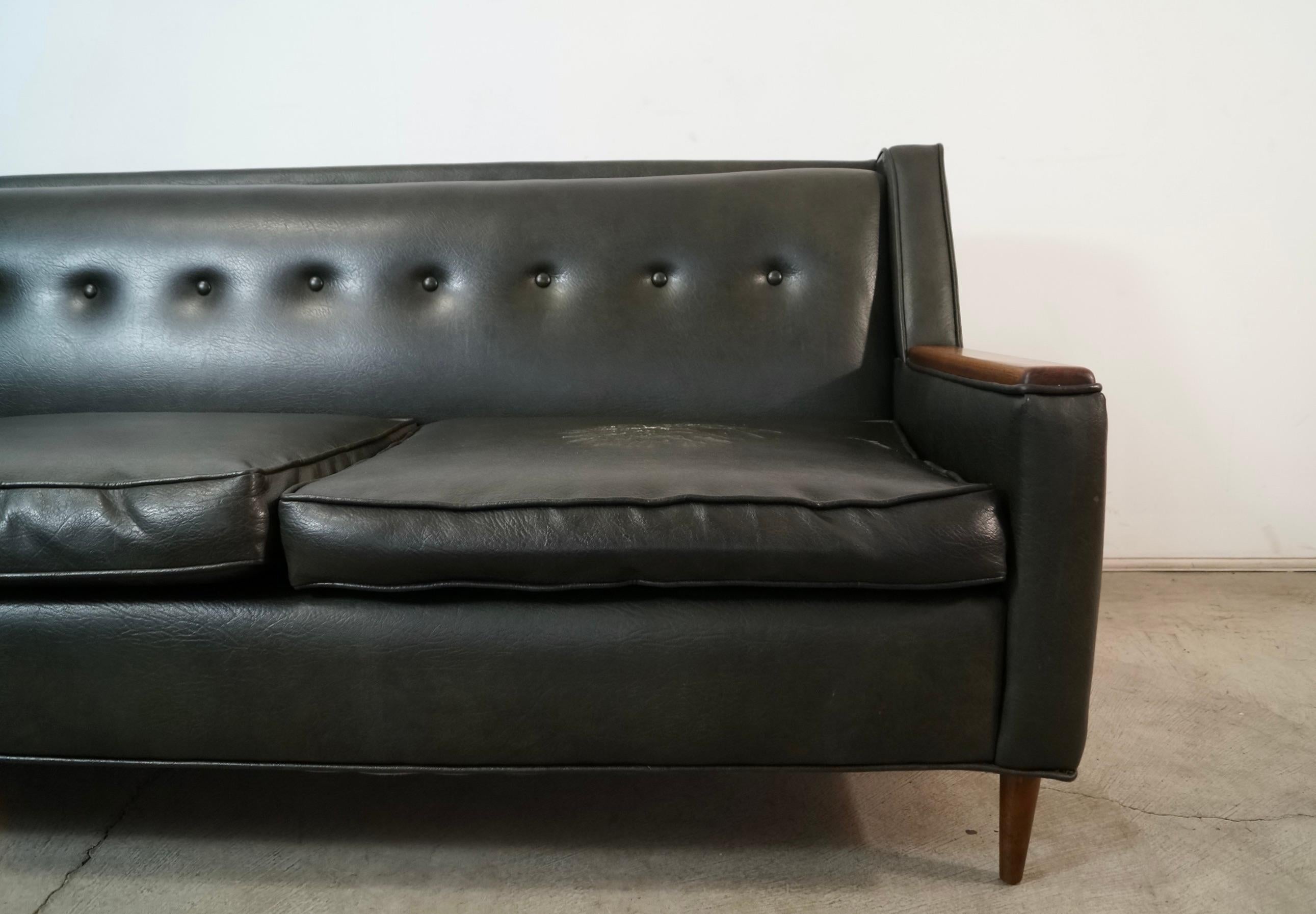 1960's Mid-Century Modern Walnut Arm Sofa im Angebot 13