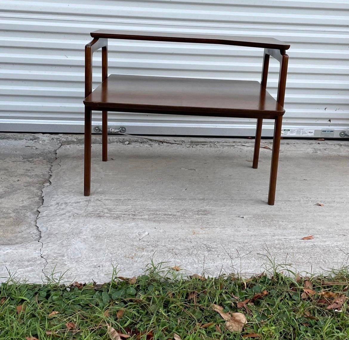 1960s Mid-Century Modern Walnut Corner Step Table In Good Condition In Cordova, SC