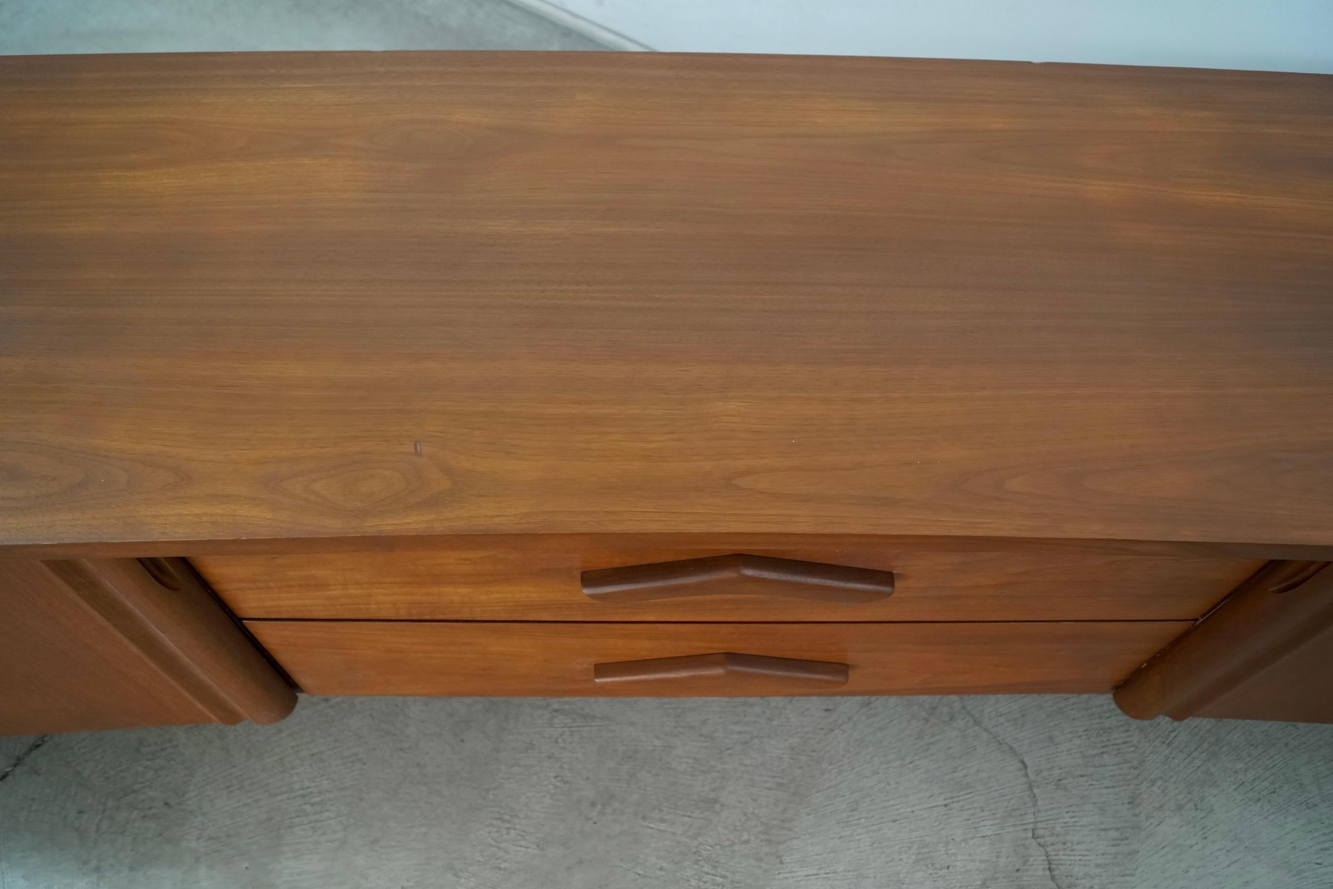 1960's Mid-Century Modern Walnut Credenza / Sideboard 10