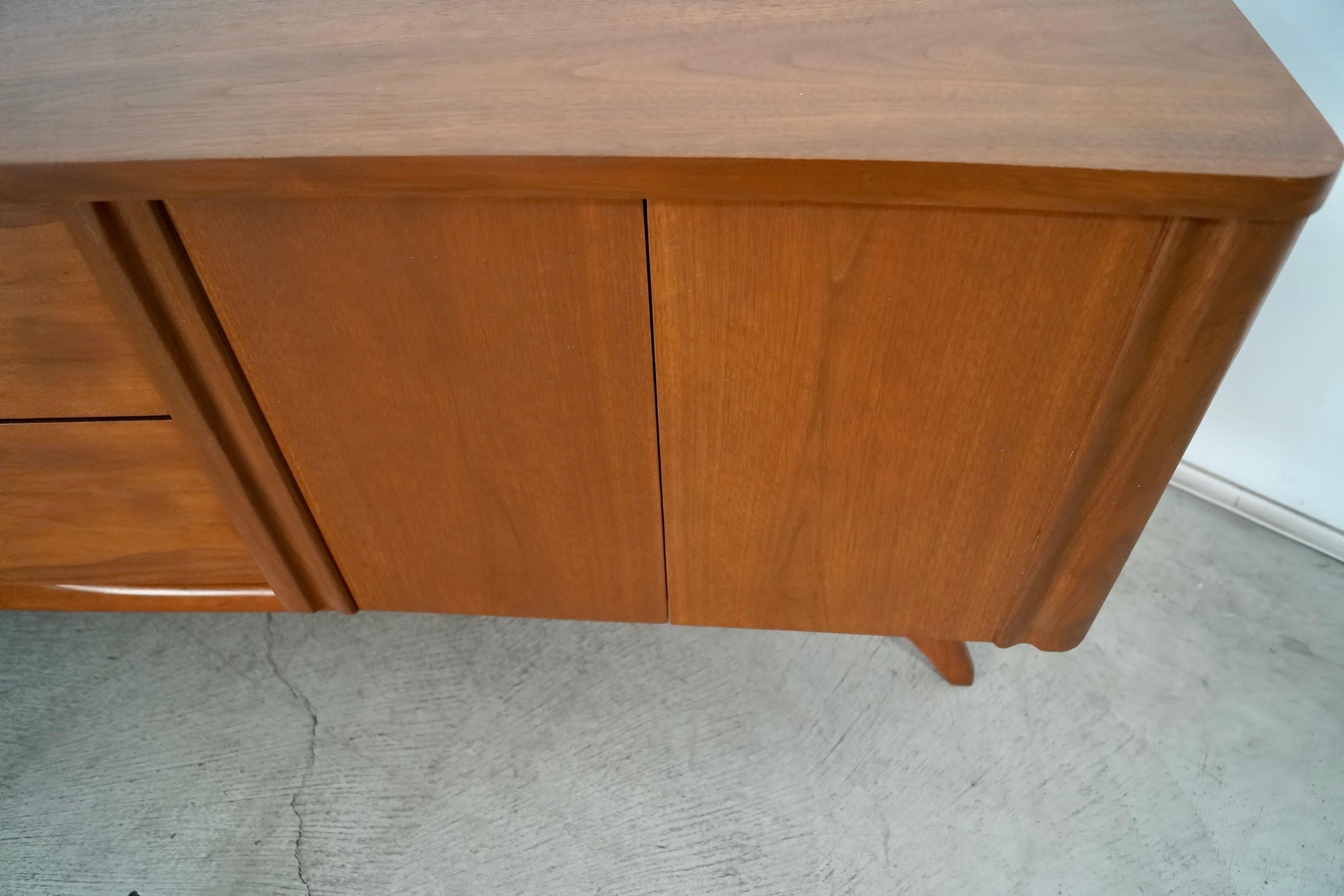 1960's Mid-Century Modern Walnut Credenza / Sideboard 15
