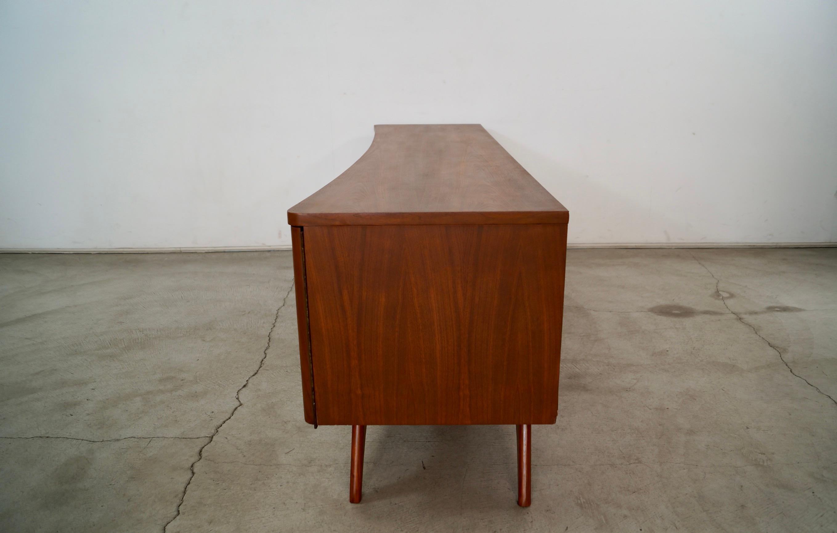 1960's Mid-Century Modern Walnut Credenza / Sideboard 4