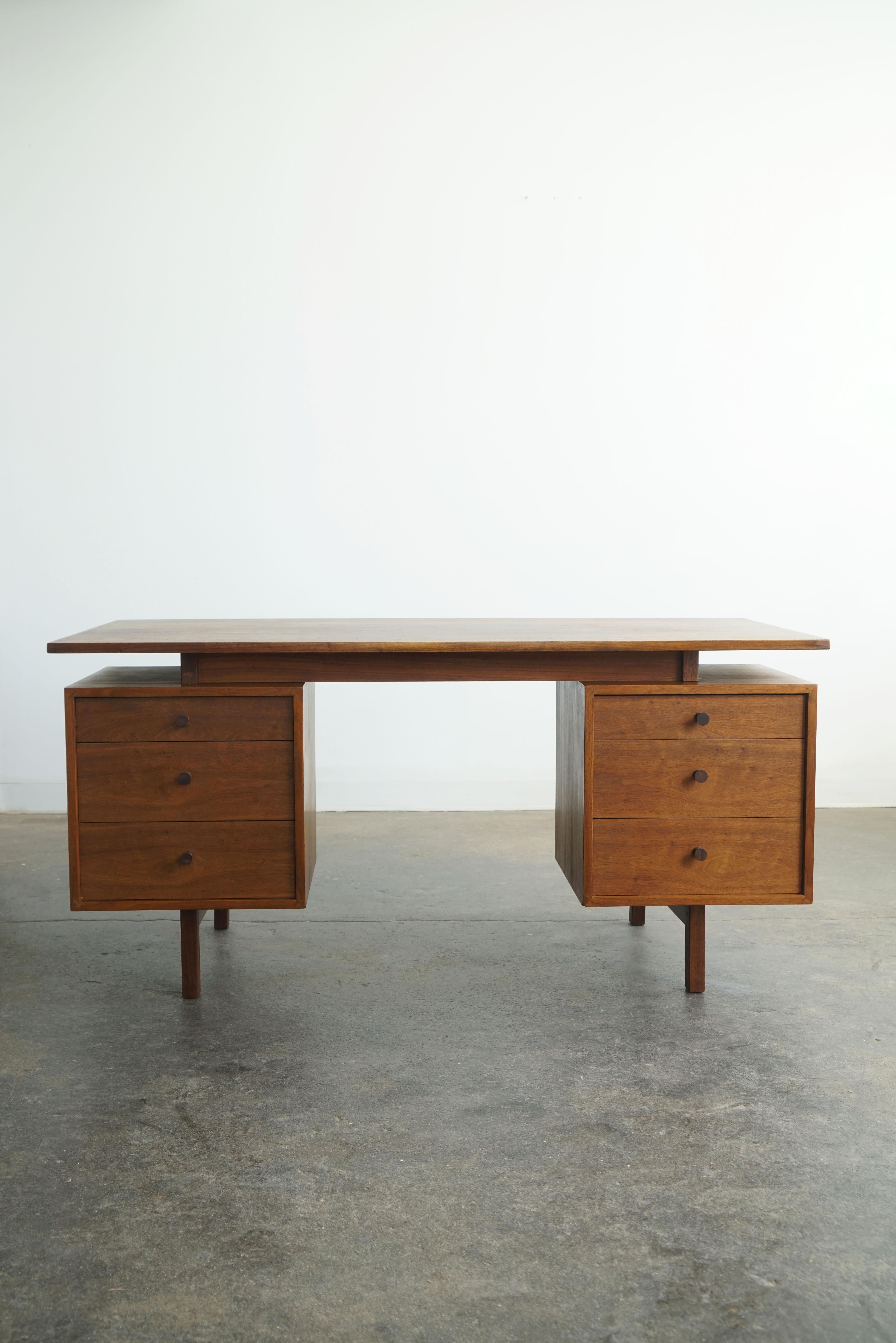 1960's Mid Century Modern Walnut Executive desk with floating top In Good Condition For Sale In Chicago, IL