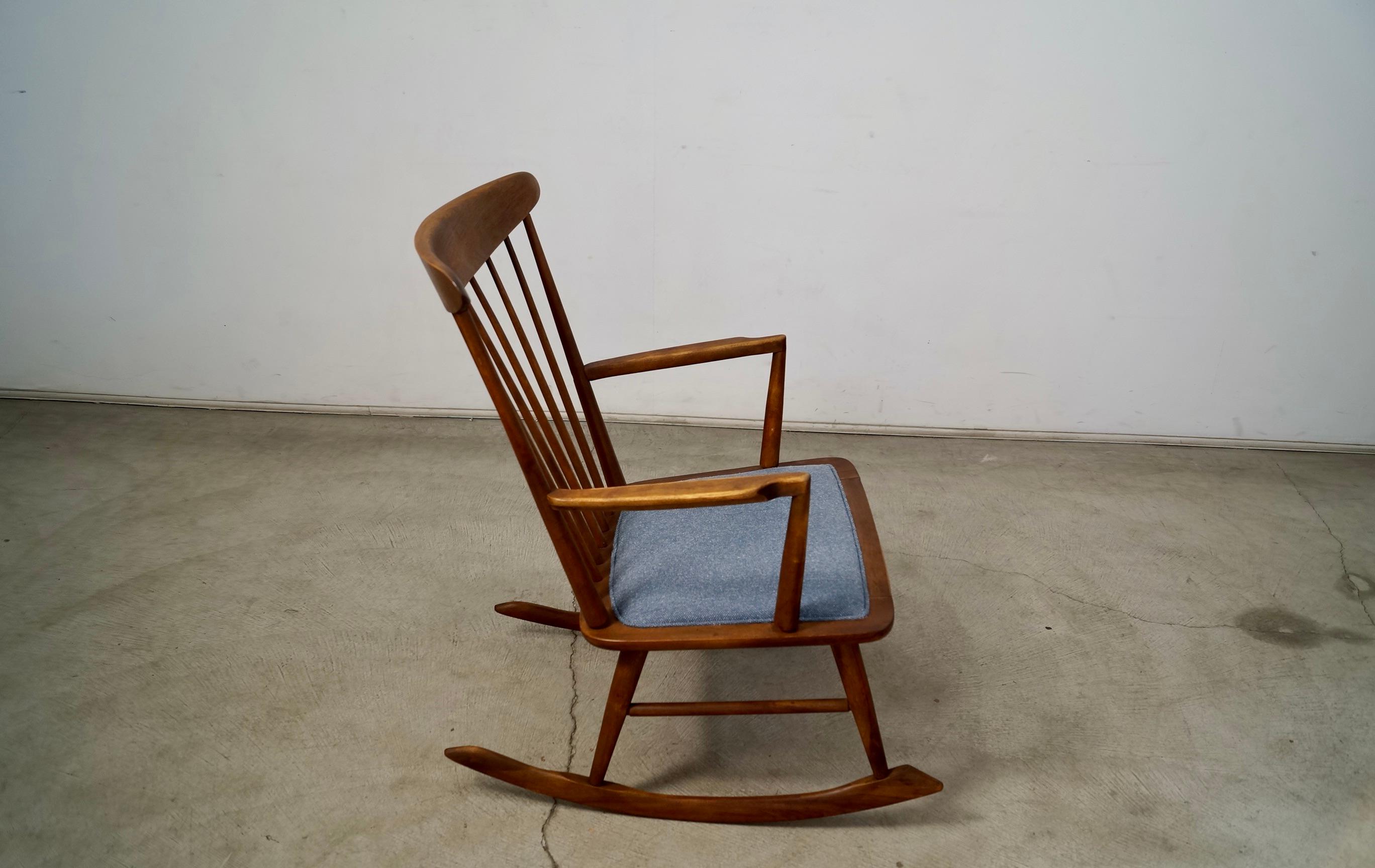 Chaise à bascule de style Mira Nakashima des années 1960, moderne du milieu du siècle dernier en vente 5