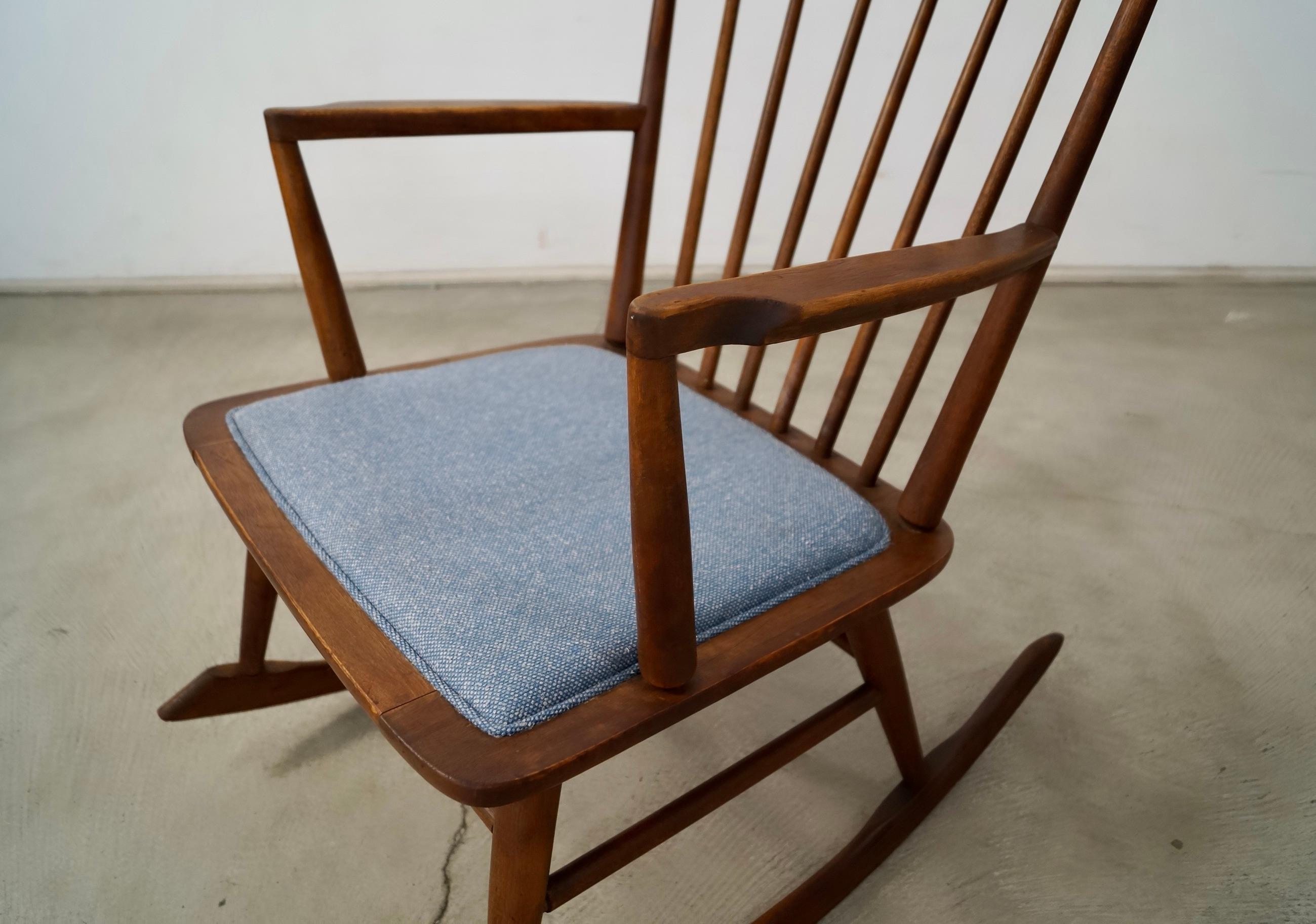 Chaise à bascule de style Mira Nakashima des années 1960, moderne du milieu du siècle dernier en vente 9