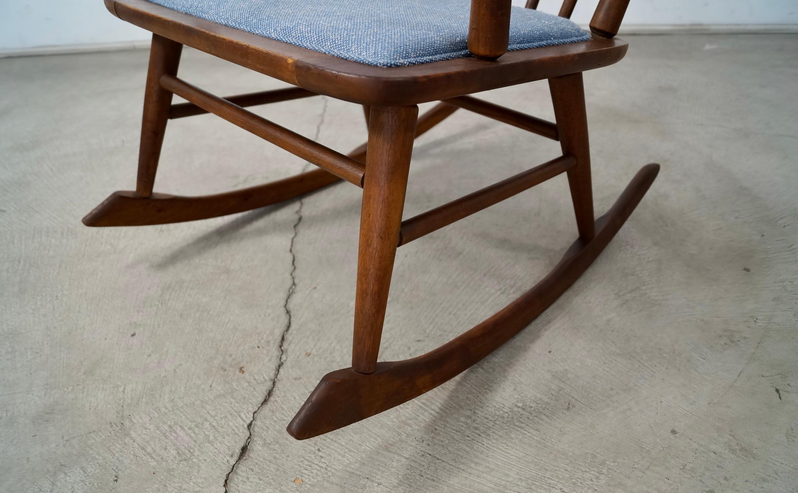 Chaise à bascule de style Mira Nakashima des années 1960, moderne du milieu du siècle dernier en vente 10