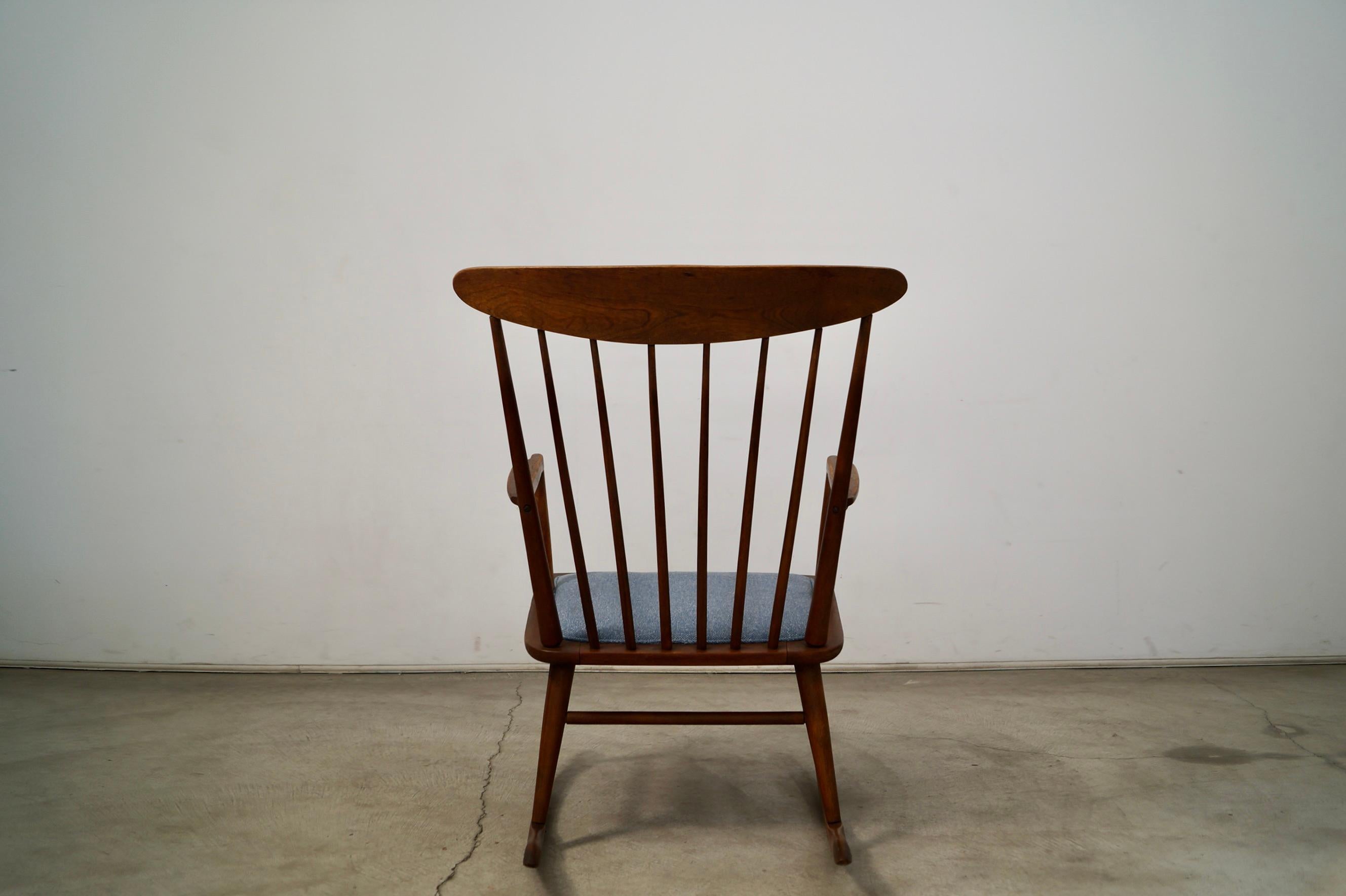 Chaise à bascule de style Mira Nakashima des années 1960, moderne du milieu du siècle dernier en vente 2