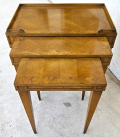Mesas encajables de nogal de estilo «Mid Century Modern» de los años 60, de la colección Heirloom Weiman