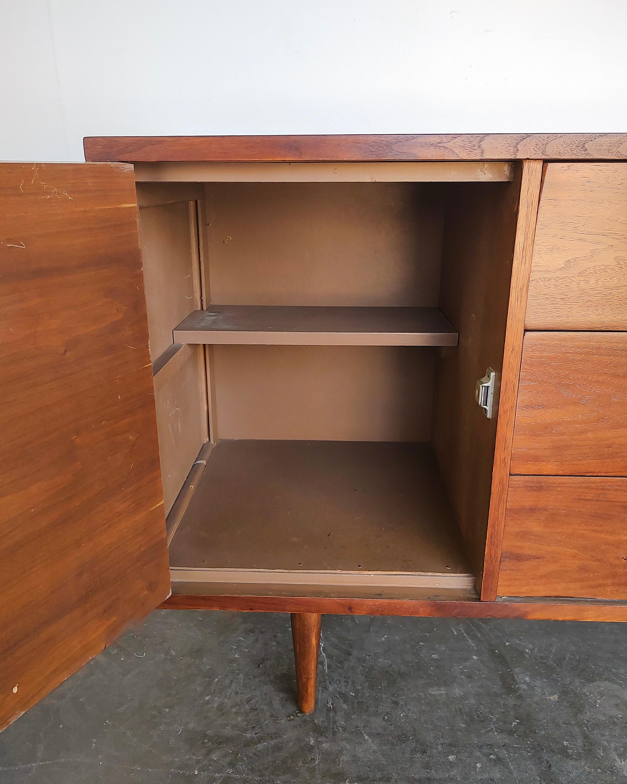 1960s Mid-Century Modern Walnut Sideboard Credenza Cabinet by Bassett For Sale 3