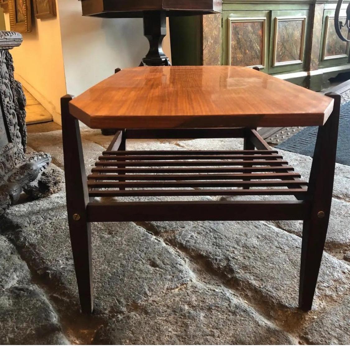 1960s Mid-Century Modern Wood Octagonal Italian Side Table In Good Condition For Sale In Aci Castello, IT