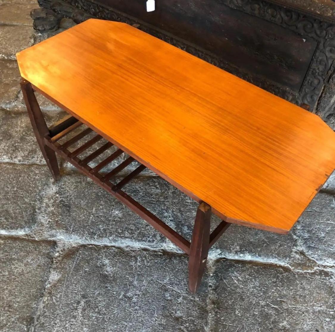 1960s Mid-Century Modern Wood Octagonal Italian Side Table en vente 3