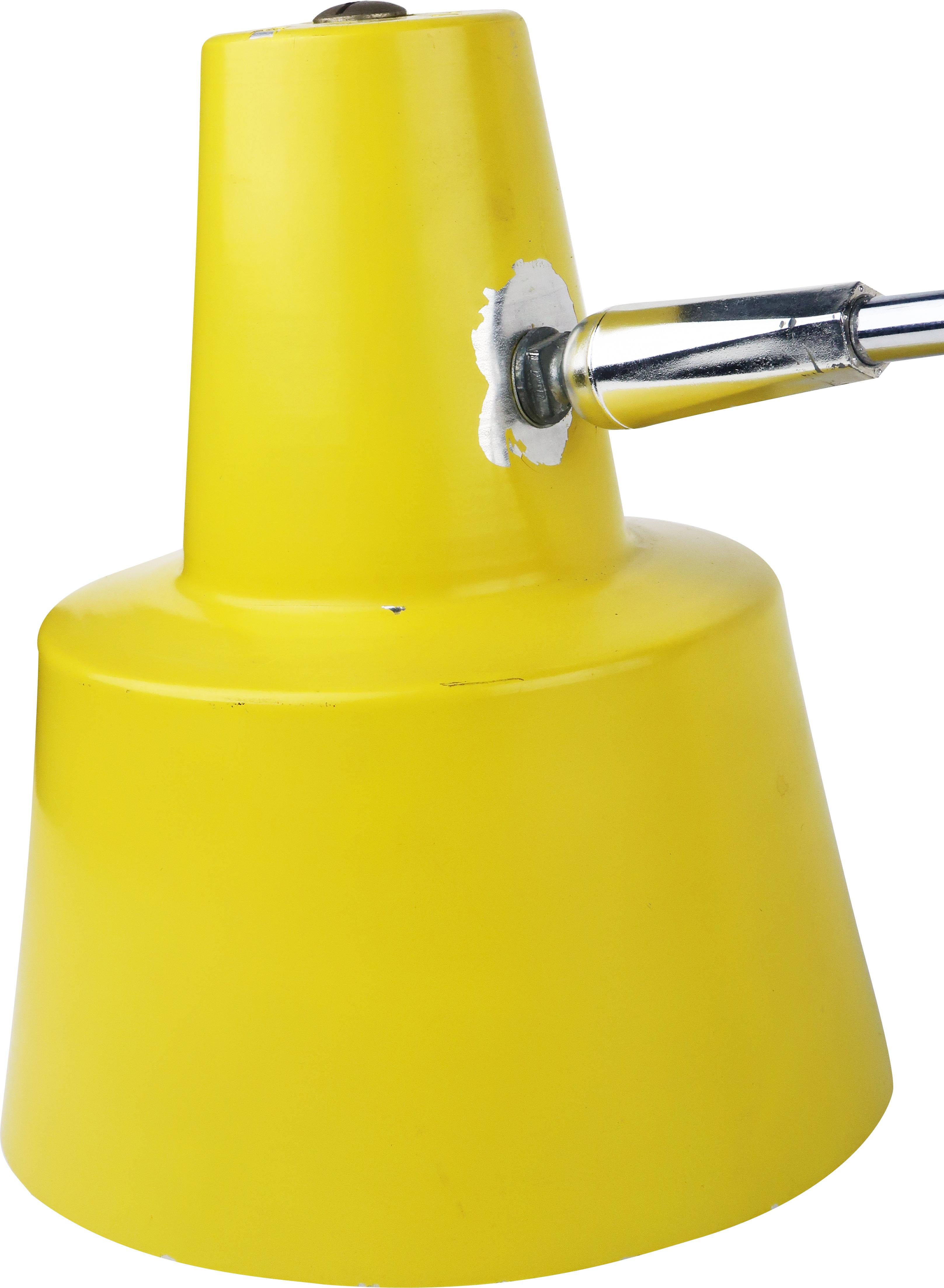 20th Century 1960s Mid-Century Modern Yellow Scissor Lamp