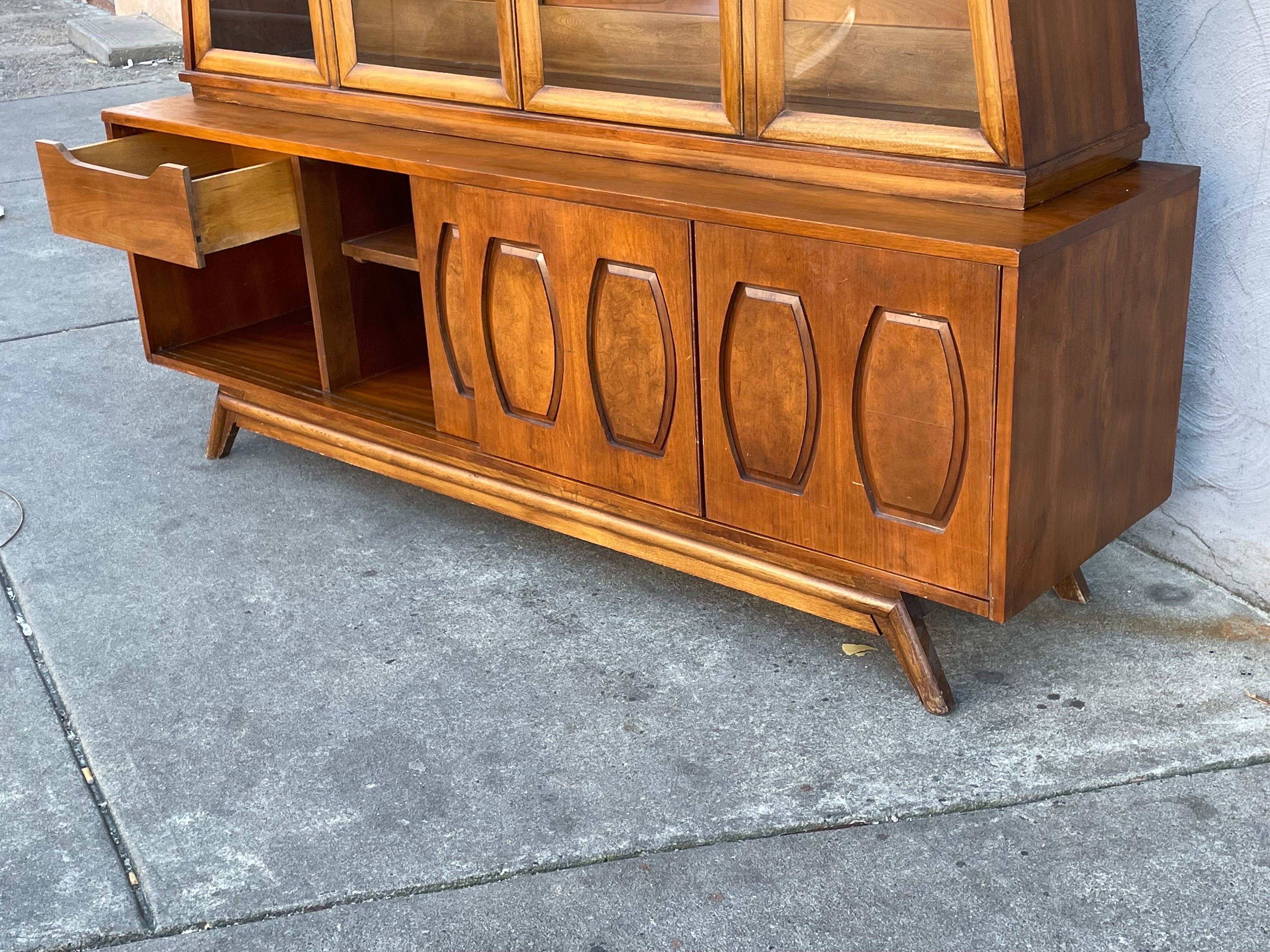 lighted broyhill china cabinet