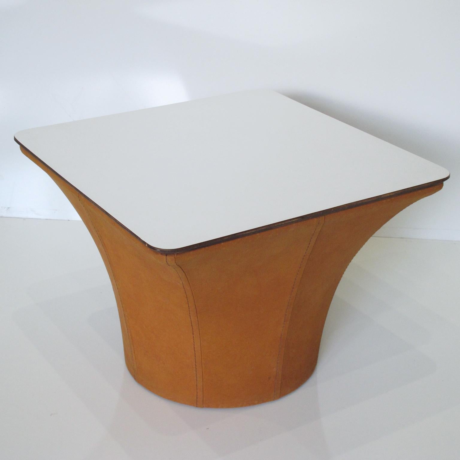 1960s Mid-Century Modernist Pair of Side or Coffee Table Mushroom Model In Good Condition In Atlanta, GA