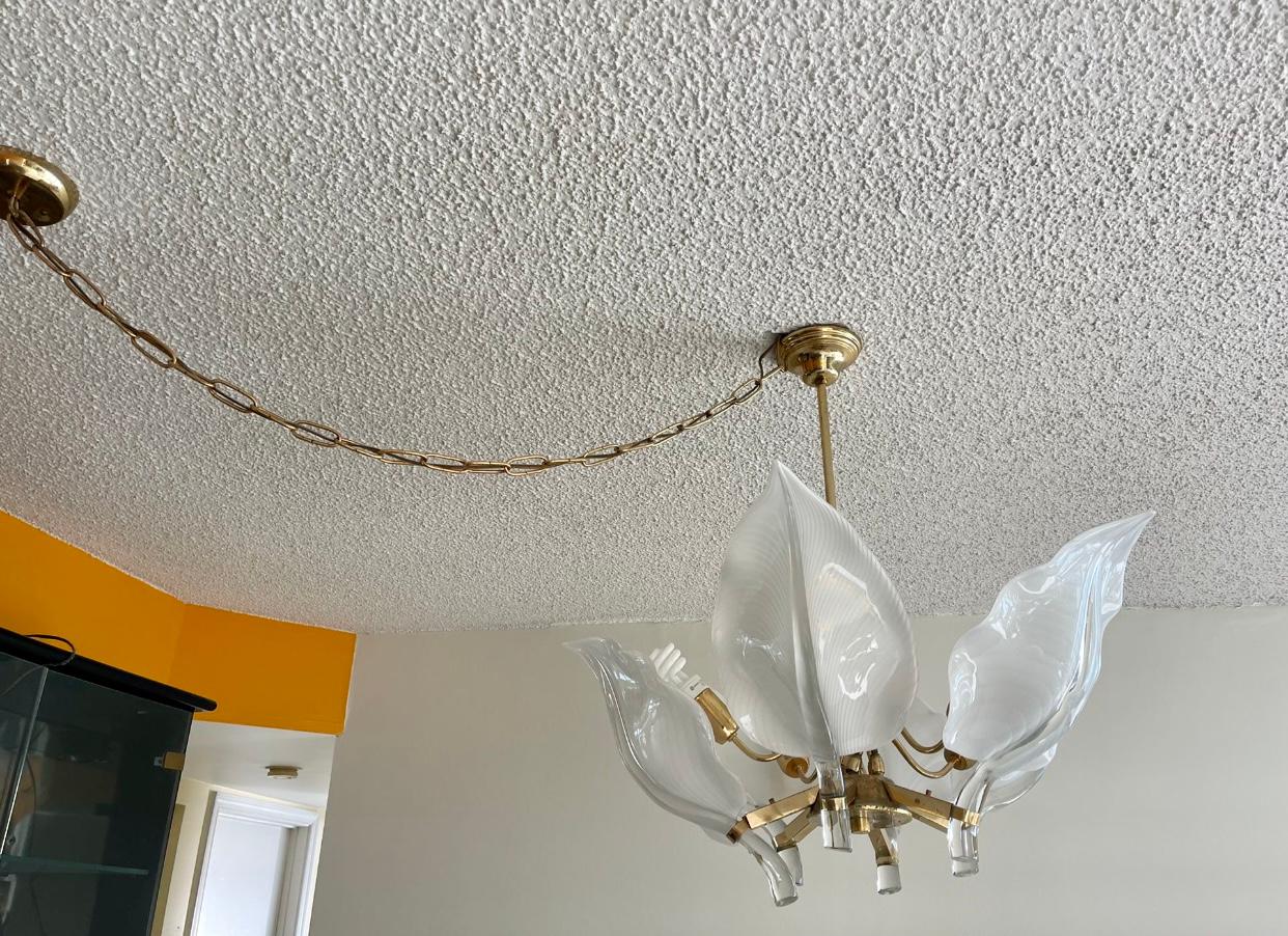 Mid-Century Modern 1960s Mid Century Murano Glass and Brass Frame Six Leaf Chandelier For Sale