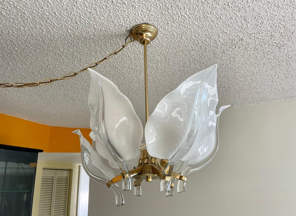Italian 1960s Mid Century Murano Glass and Brass Frame Six Leaf Chandelier For Sale