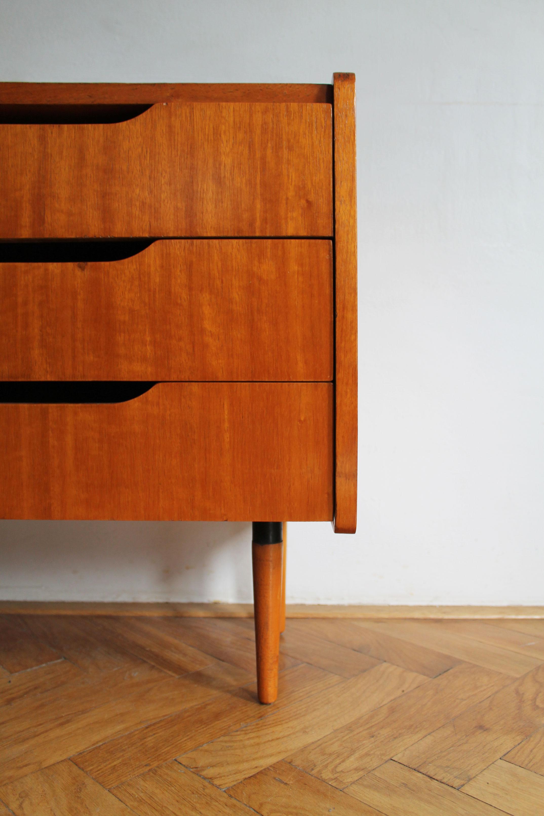 1960's Mid Century Nachttisch von Novy Domov im Angebot 3