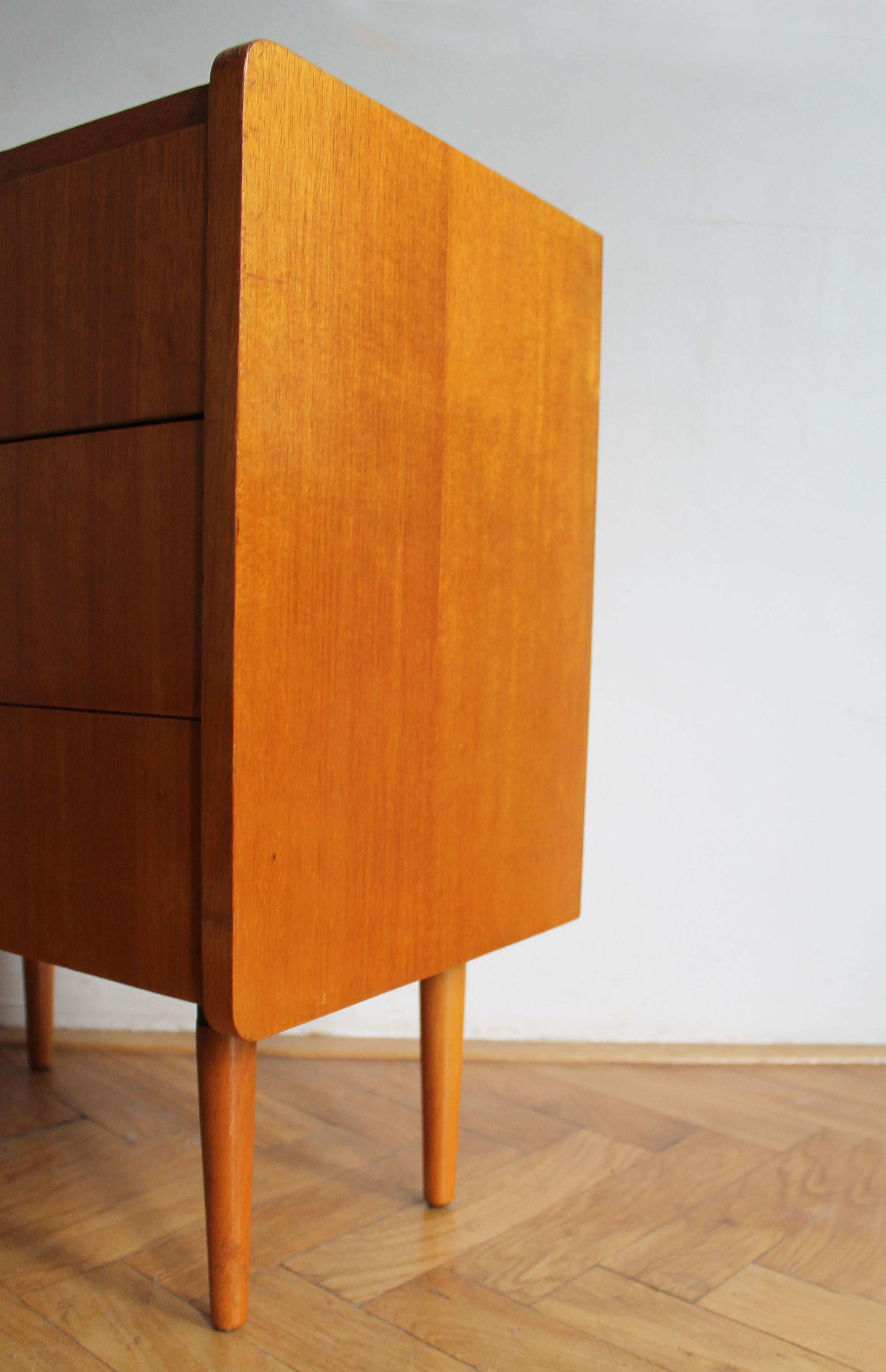 1960's Mid Century Nachttisch von Novy Domov im Angebot 4