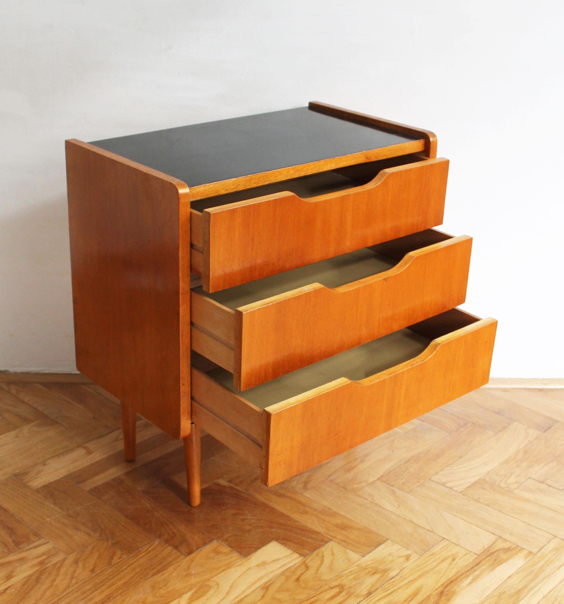 1960's Mid Century Nachttisch von Novy Domov (Moderne der Mitte des Jahrhunderts) im Angebot