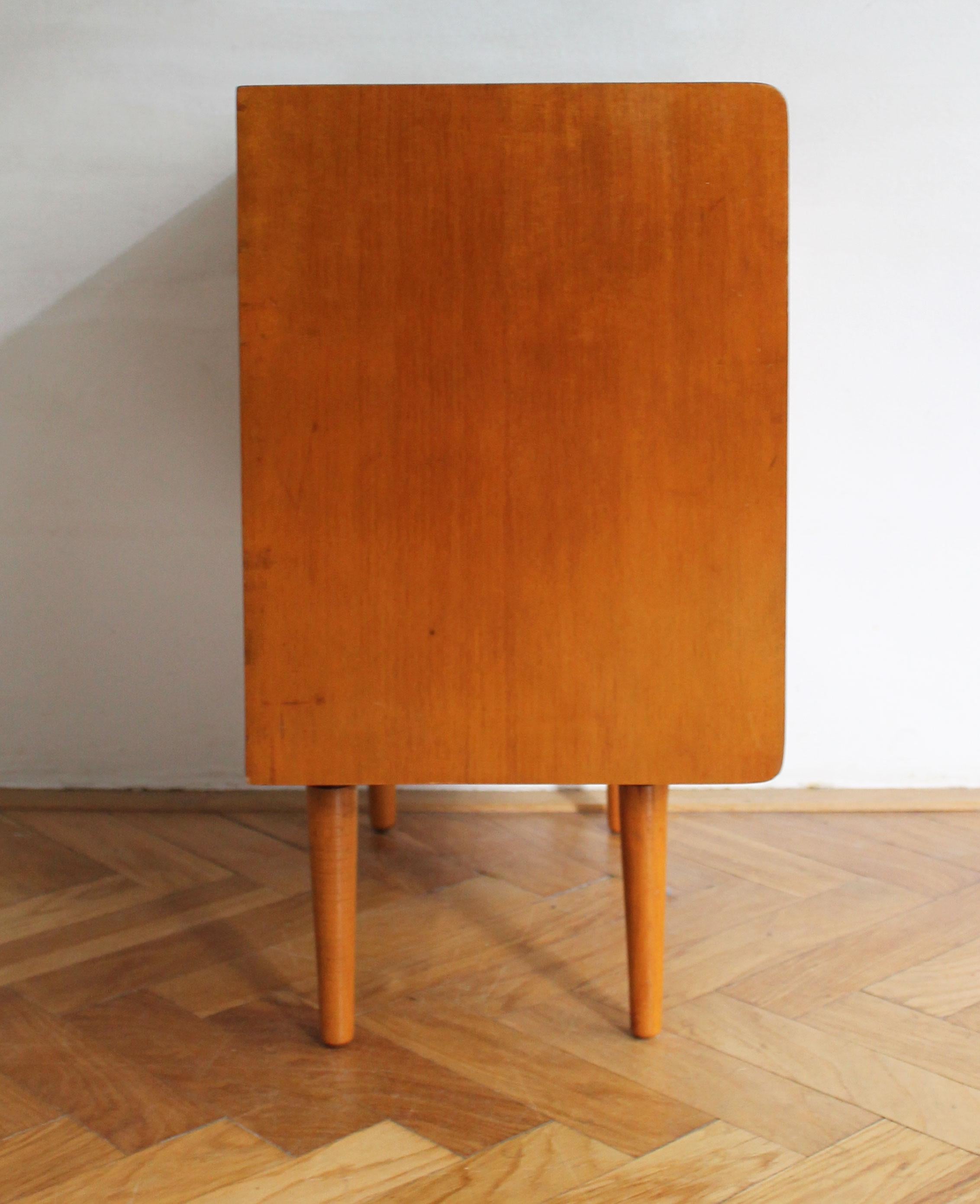 1960's Mid Century Nachttisch von Novy Domov (Mitte des 20. Jahrhunderts) im Angebot
