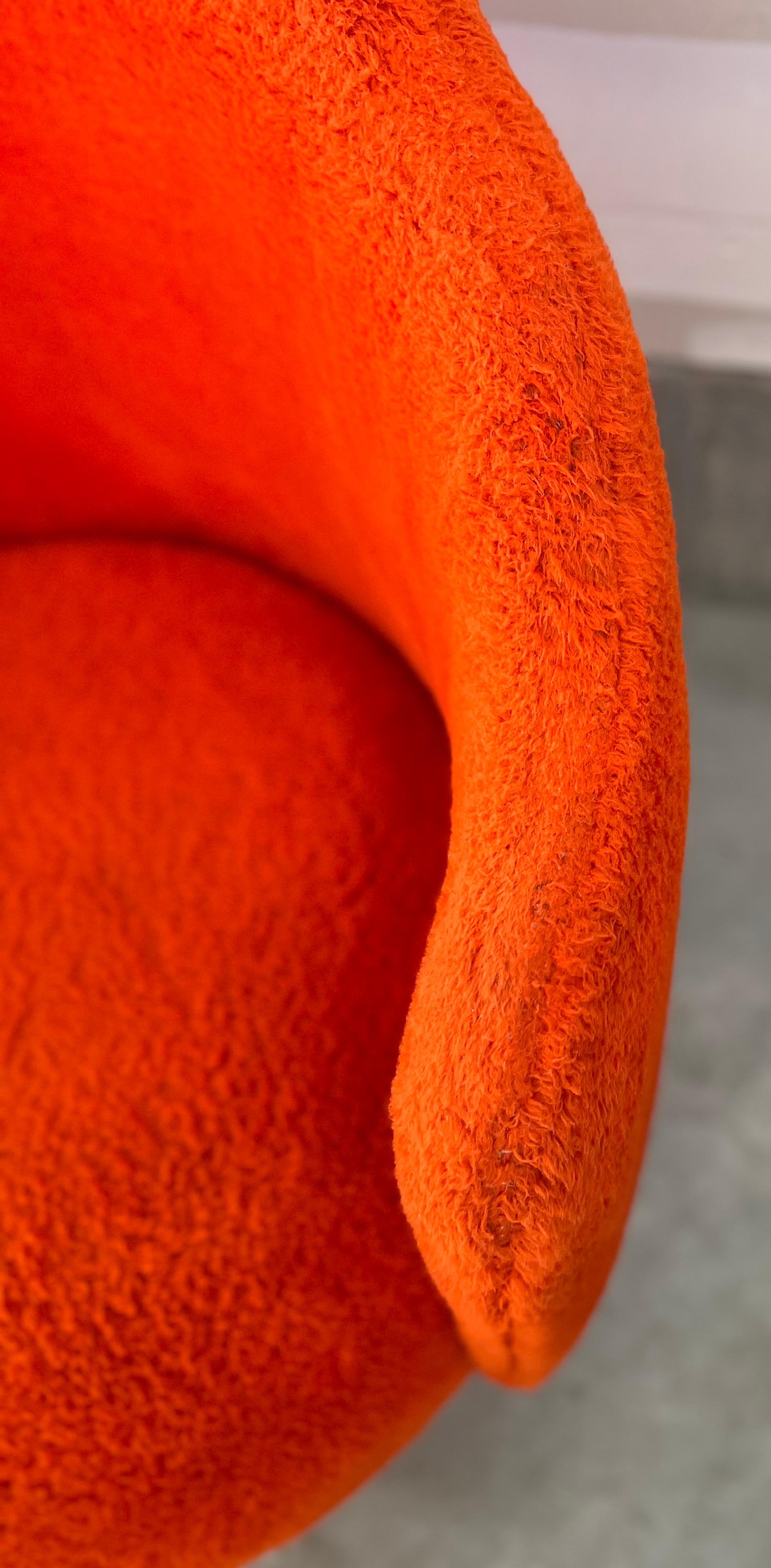 Chaise baril pivotante orange des années 1960 dans le style d'Adrian Pearsall Bon état - En vente à Draper, UT