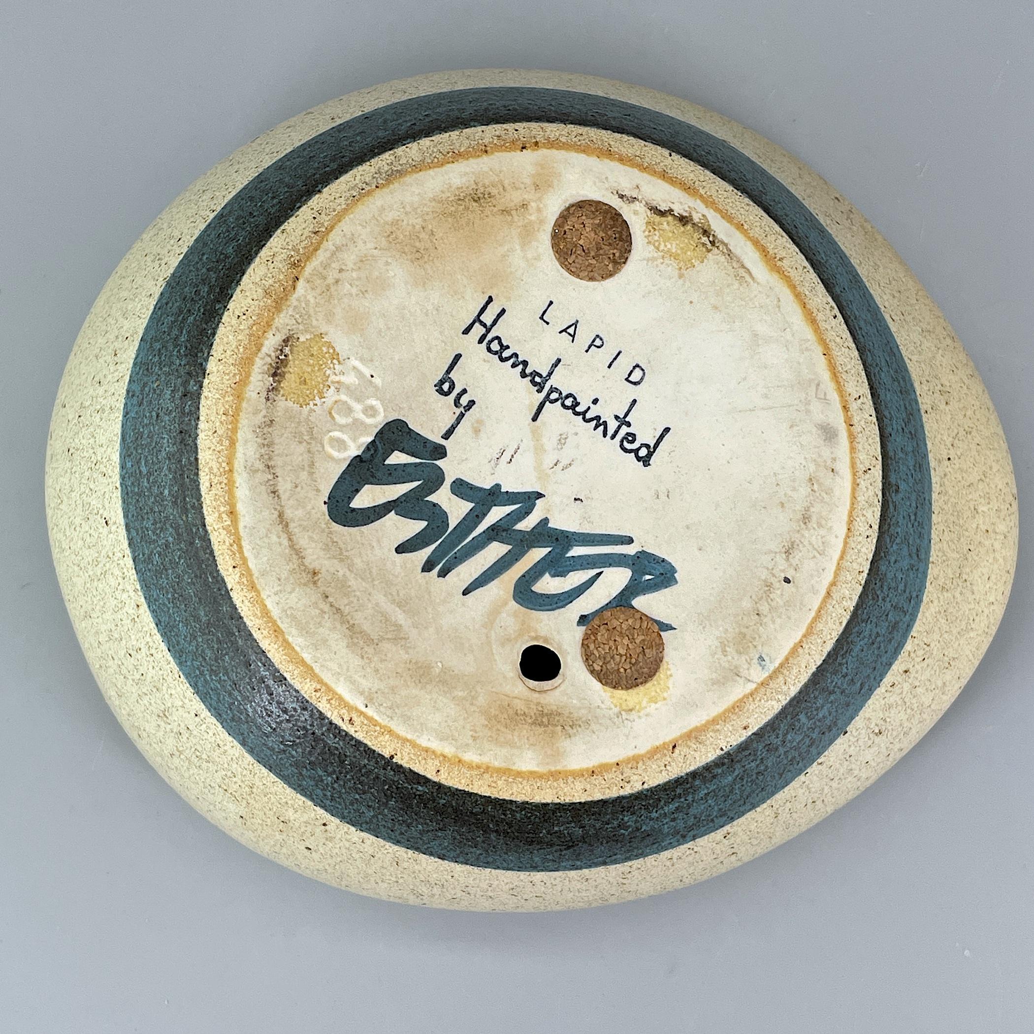 Plat de table en poterie organique peint au design géométrique, années 1960 Excellent état - En vente à Hyattsville, MD